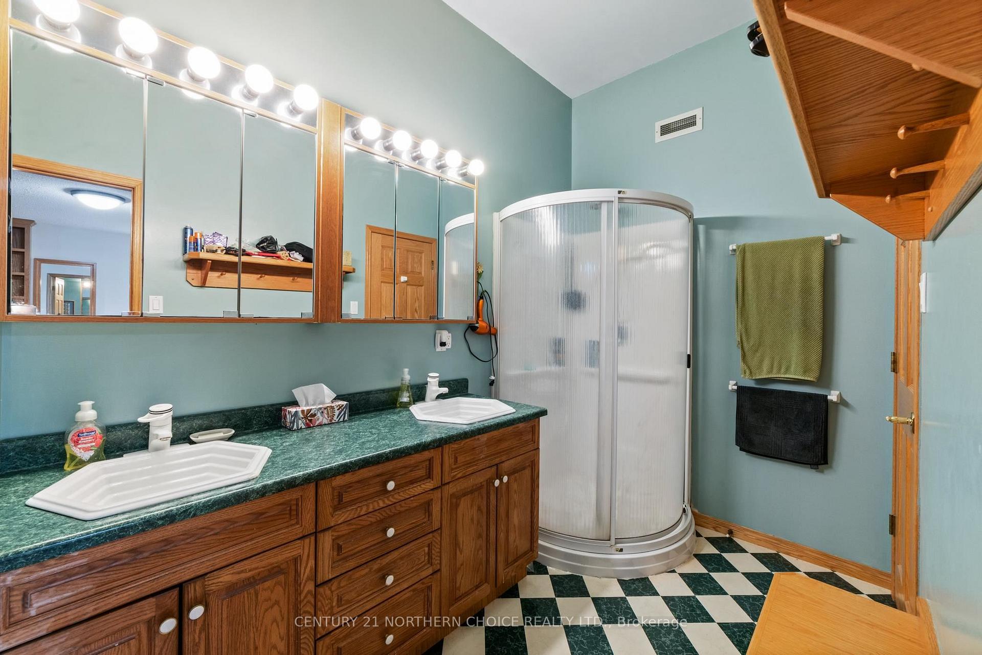 Photo 18 of 33 Cochenour Crescent, Red Lake — HOMEH