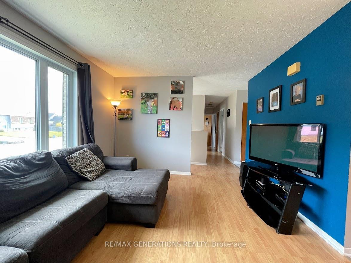 Photo 10 of 52 Matachewan Road, Manitouwadge — HOMEH