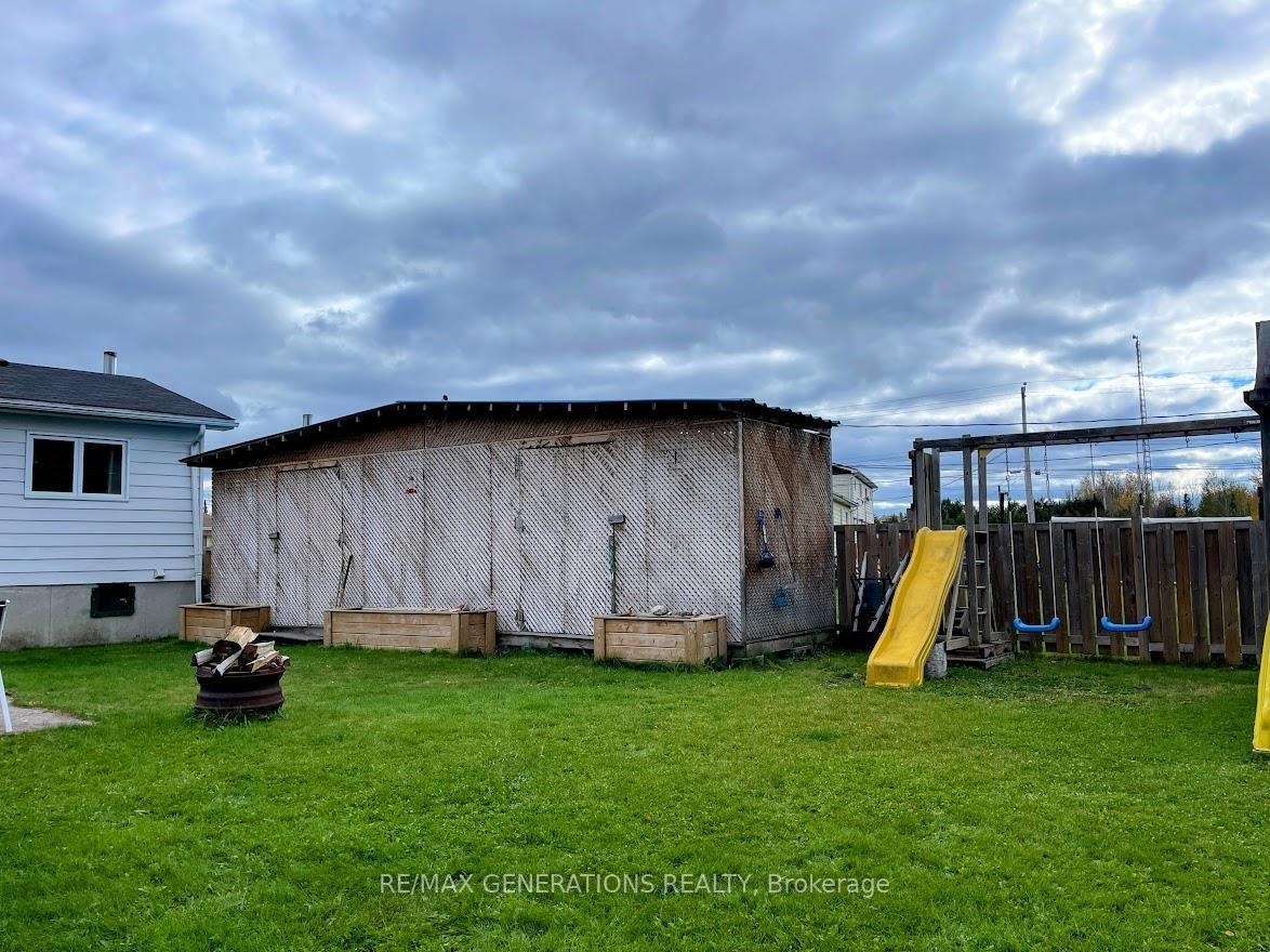 Photo 37 of 52 Matachewan Road, Manitouwadge — HOMEH