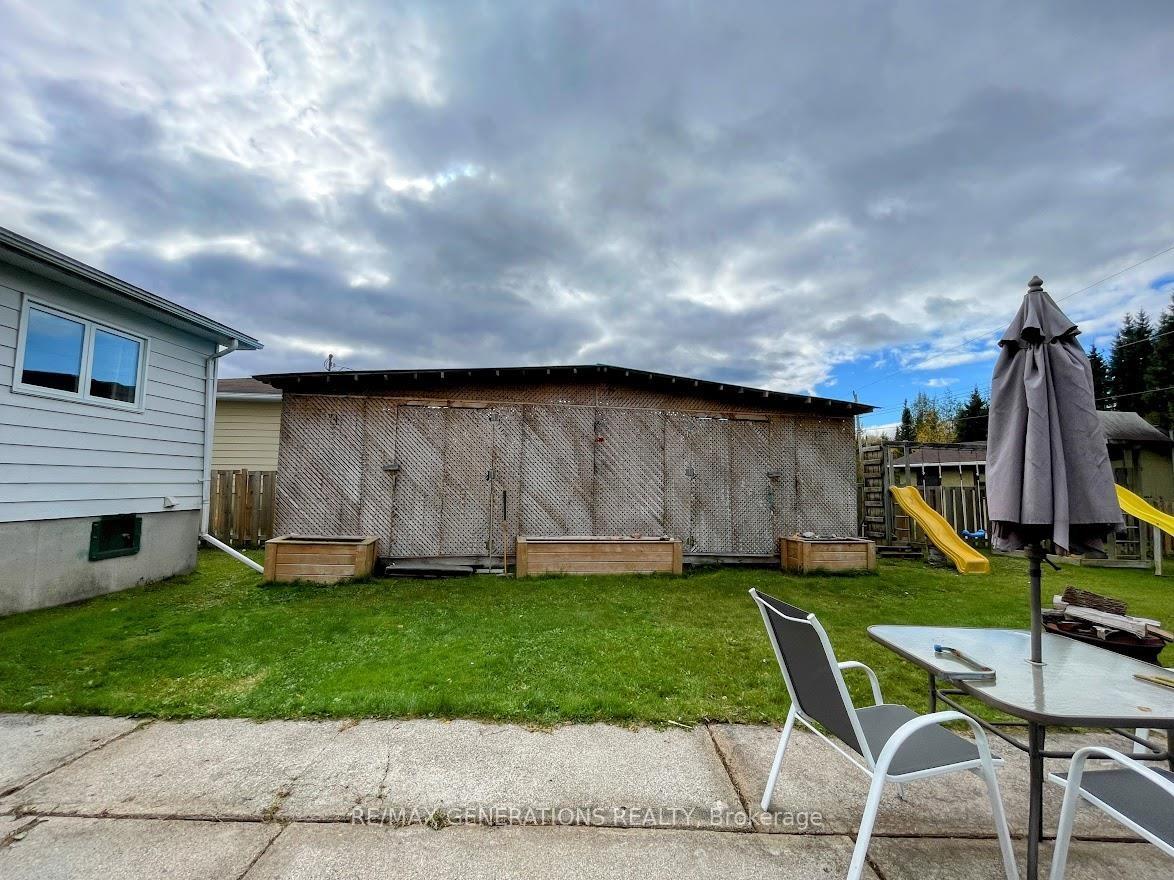 Photo 38 of 52 Matachewan Road, Manitouwadge — HOMEH