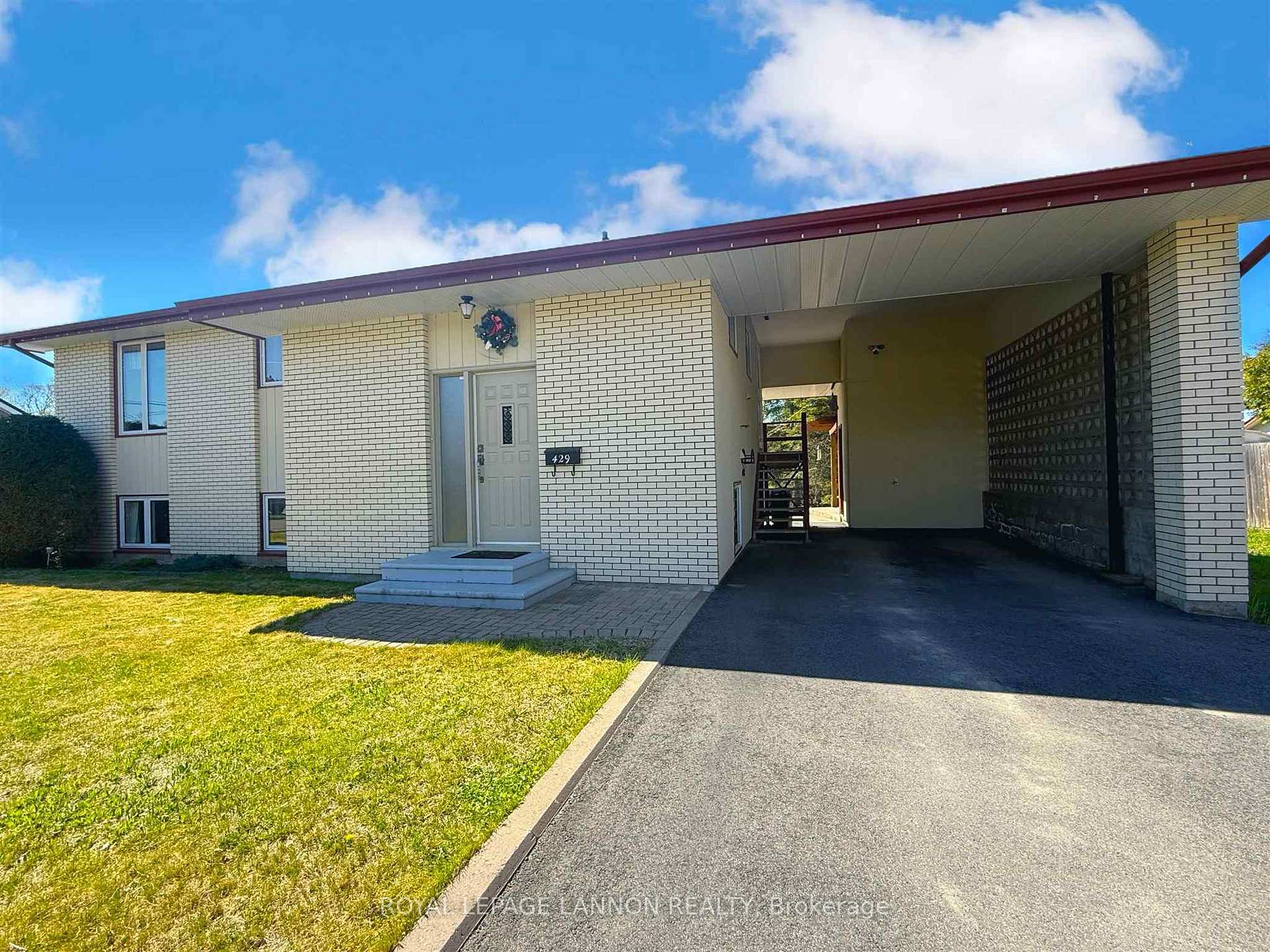 Photo 2 of 429 Elliott Street, Thunder Bay, Current River — HOMEH