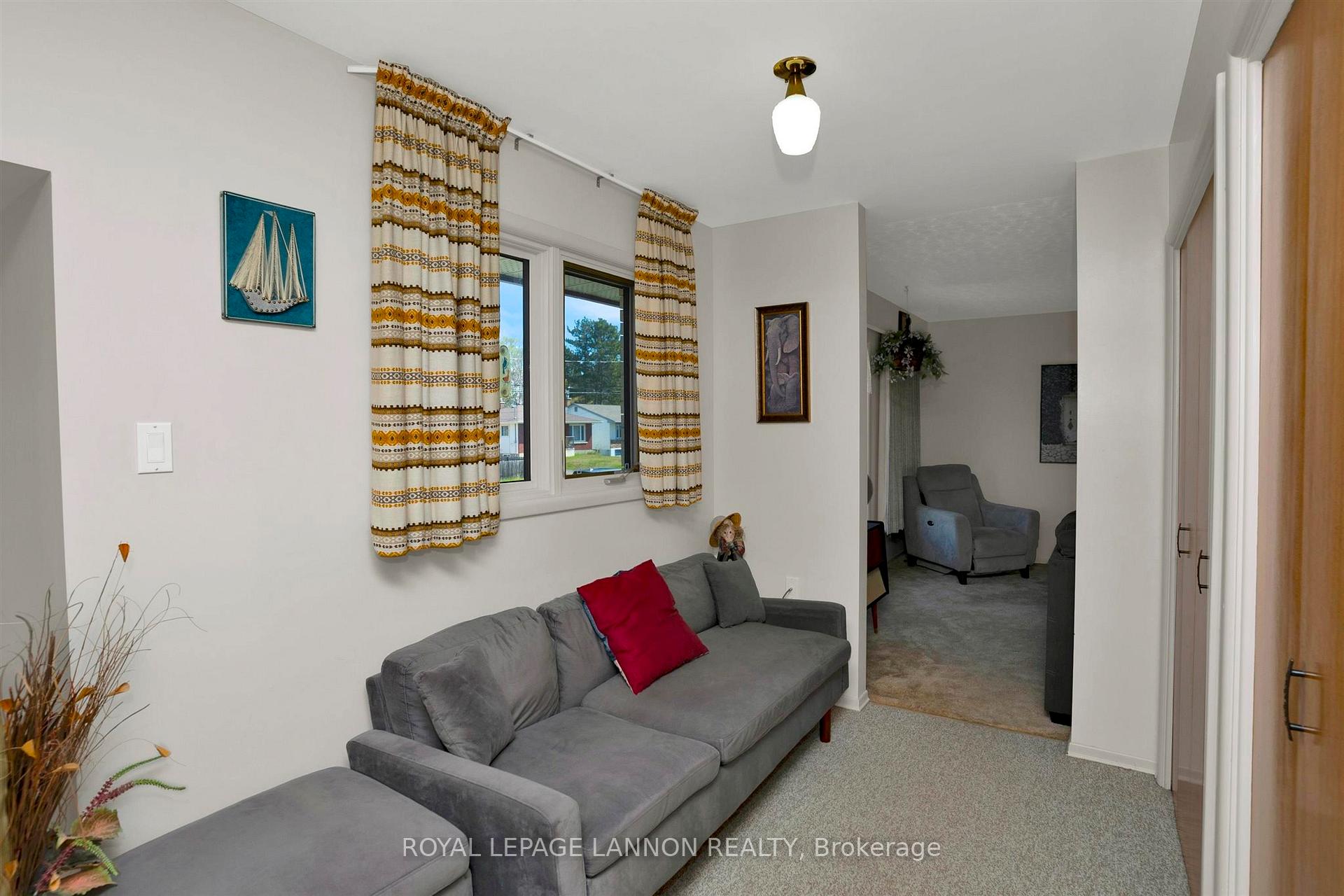Photo 4 of 429 Elliott Street, Thunder Bay, Current River — HOMEH