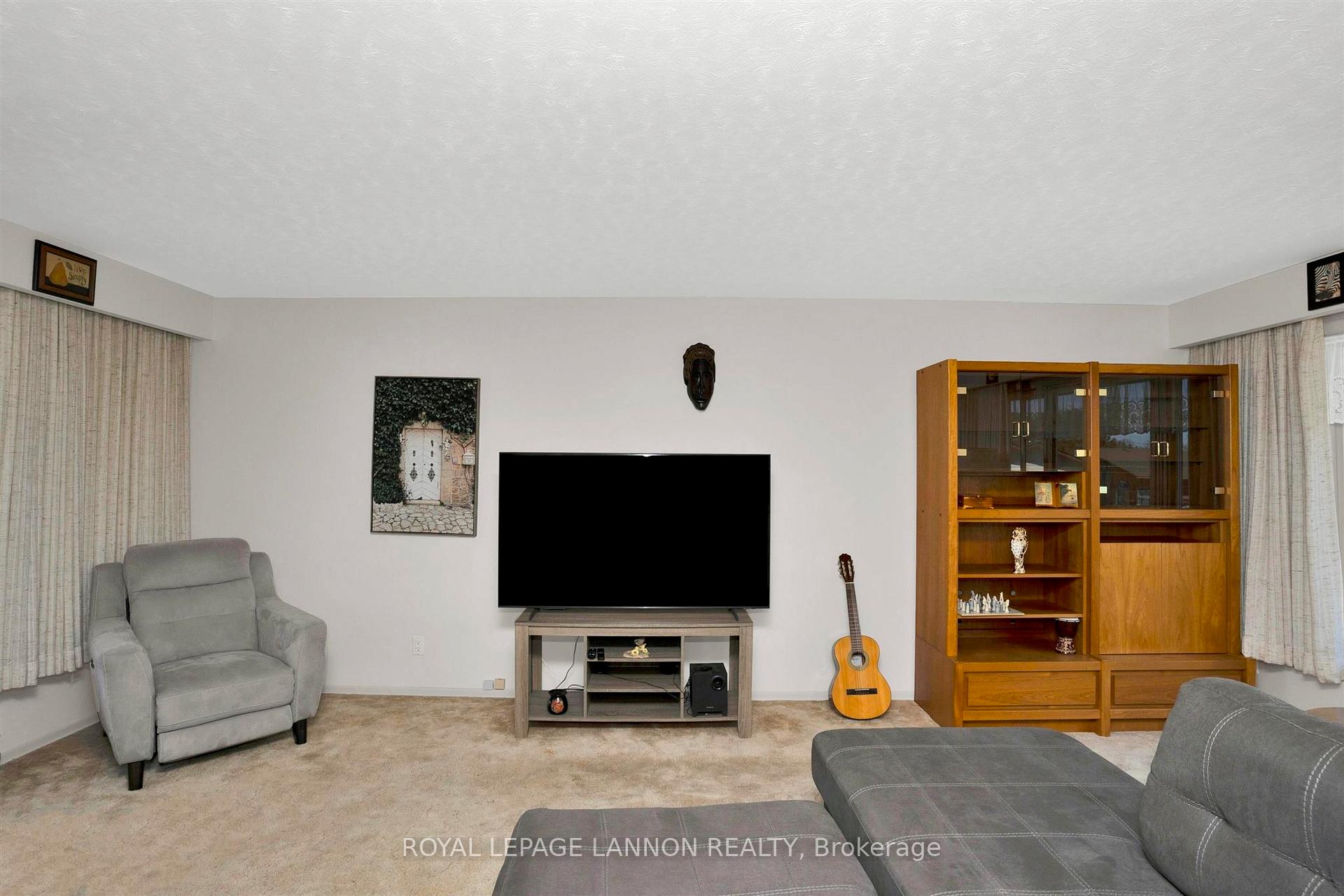 Photo 5 of 429 Elliott Street, Thunder Bay, Current River — HOMEH