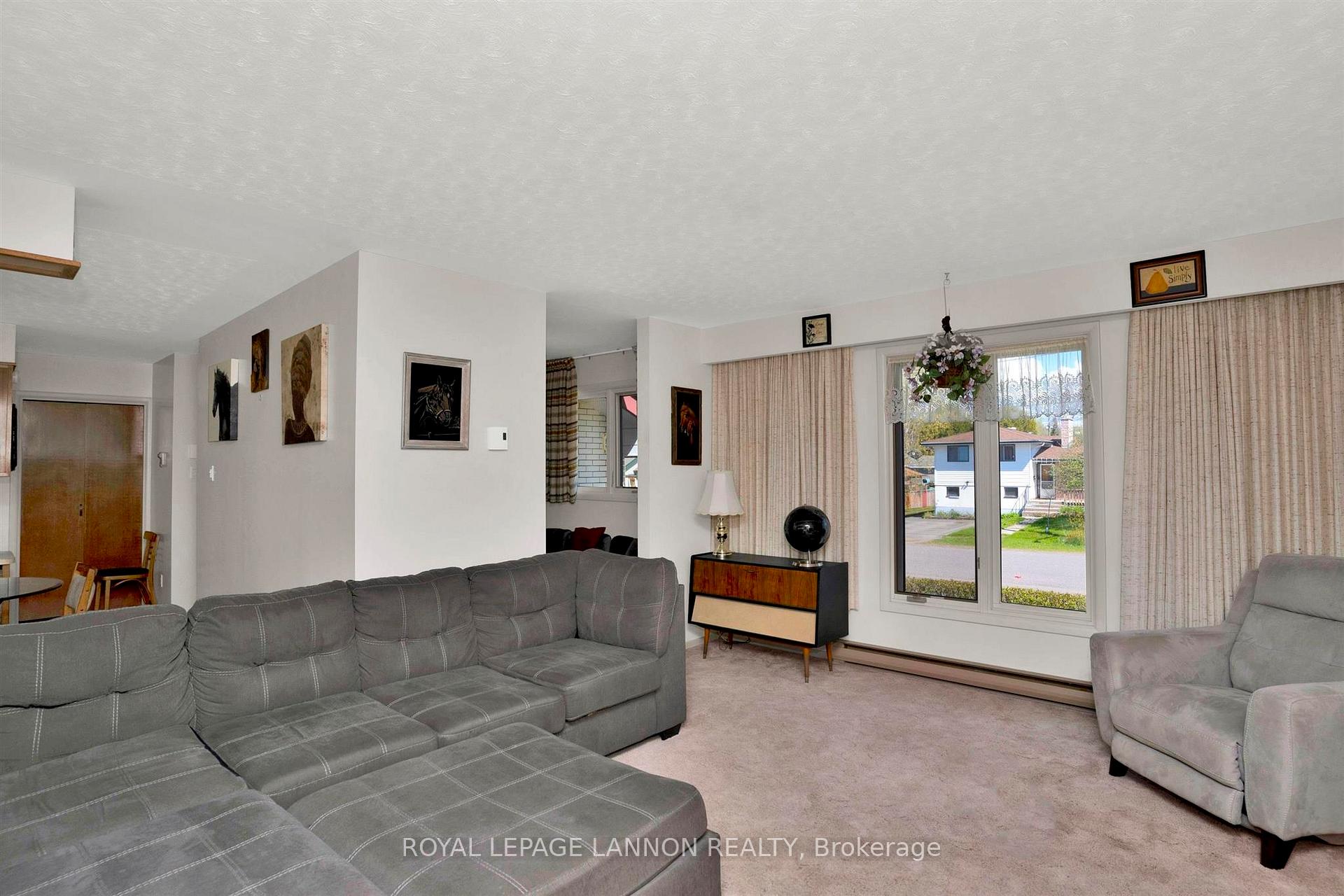 Photo 6 of 429 Elliott Street, Thunder Bay, Current River — HOMEH