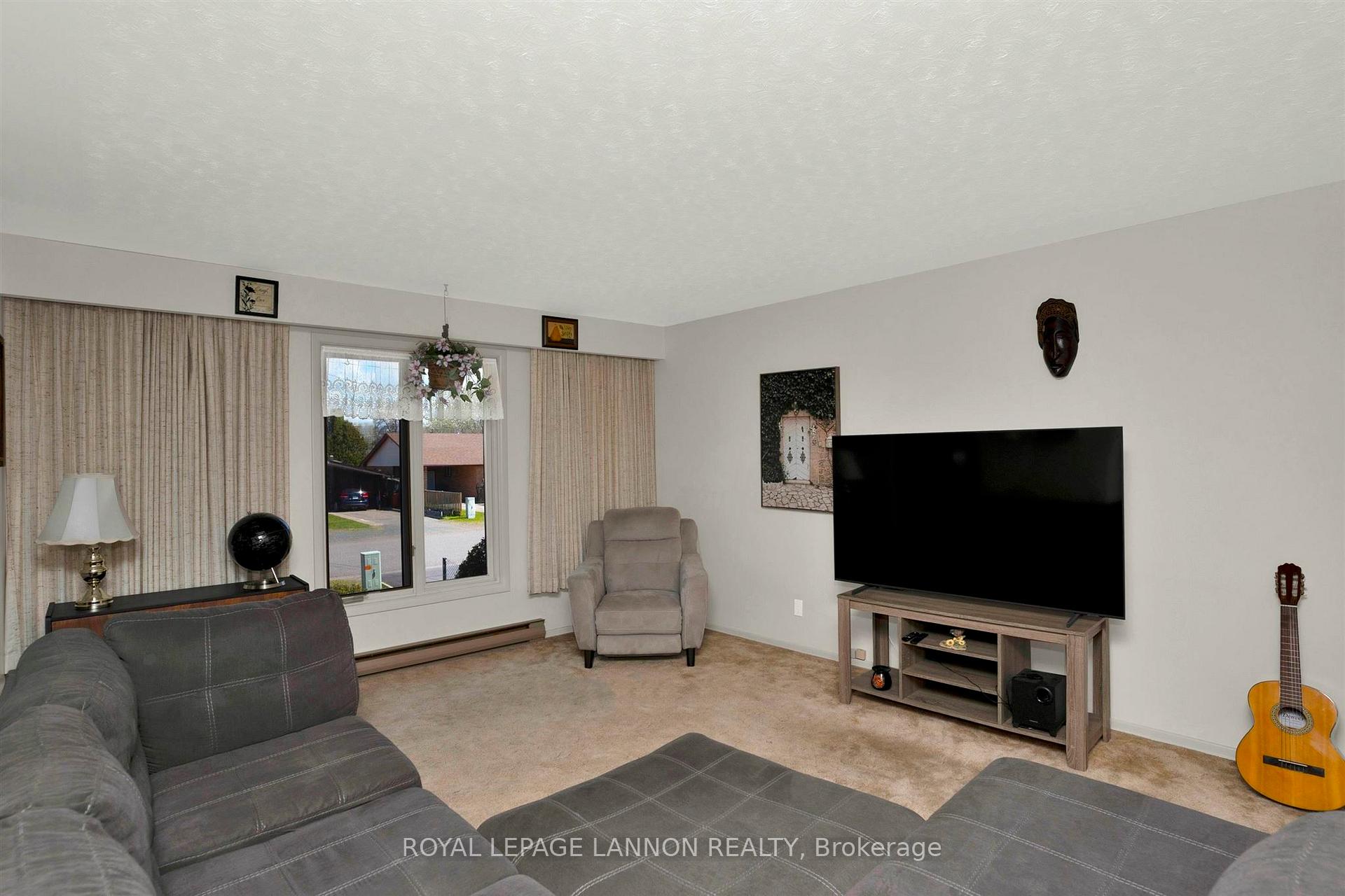 Photo 7 of 429 Elliott Street, Thunder Bay, Current River — HOMEH