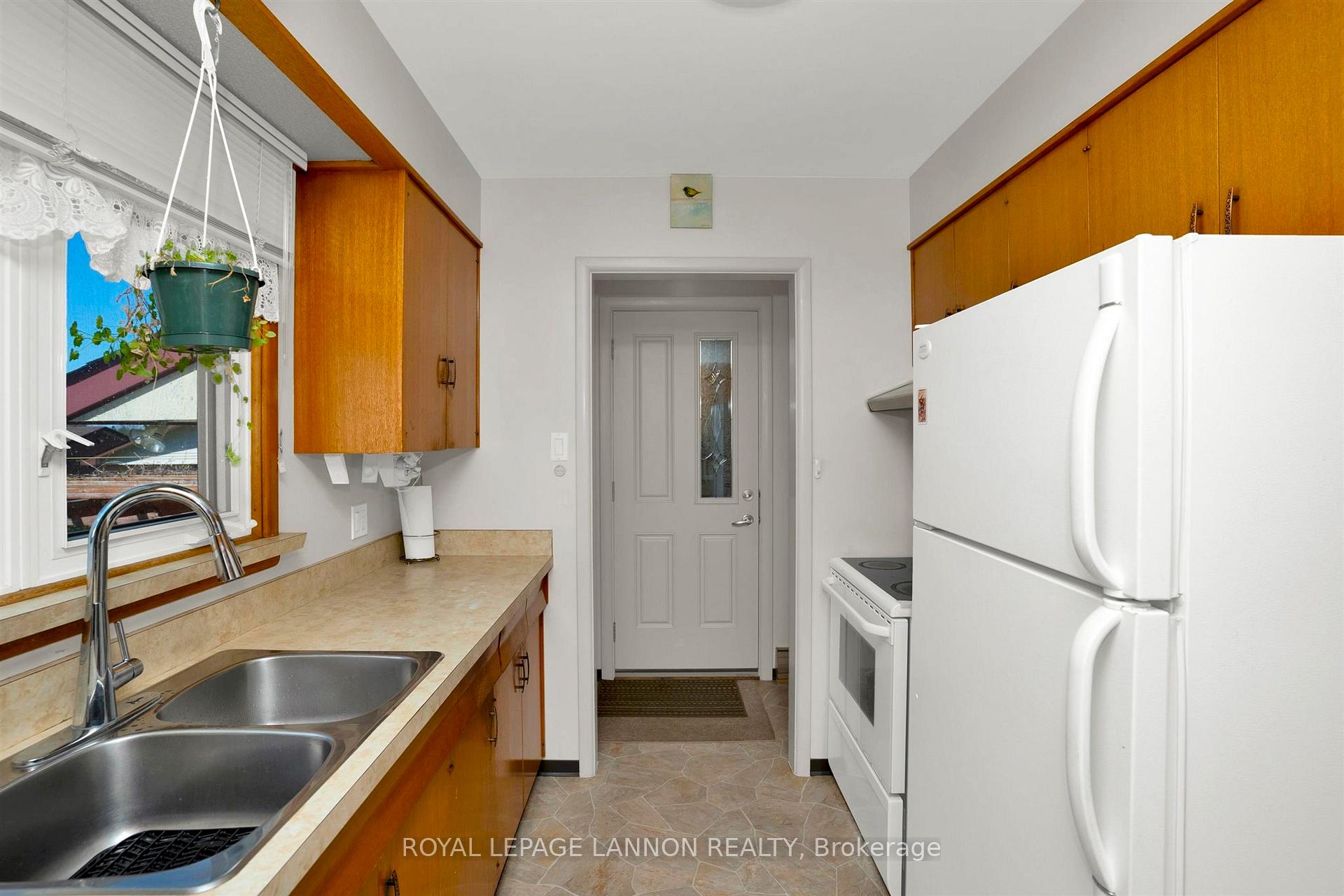 Photo 15 of 429 Elliott Street, Thunder Bay, Current River — HOMEH