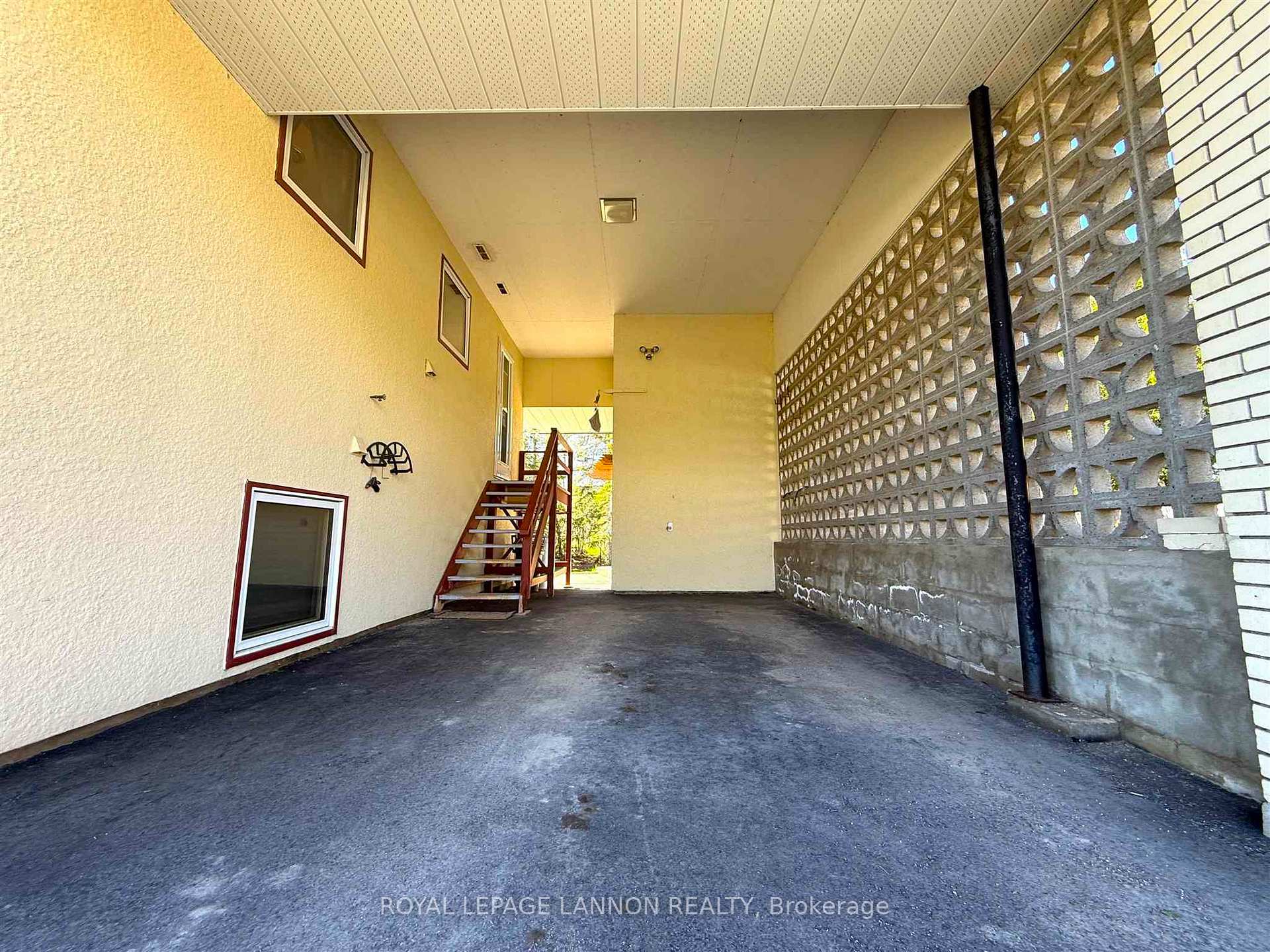 Photo 34 of 429 Elliott Street, Thunder Bay, Current River — HOMEH