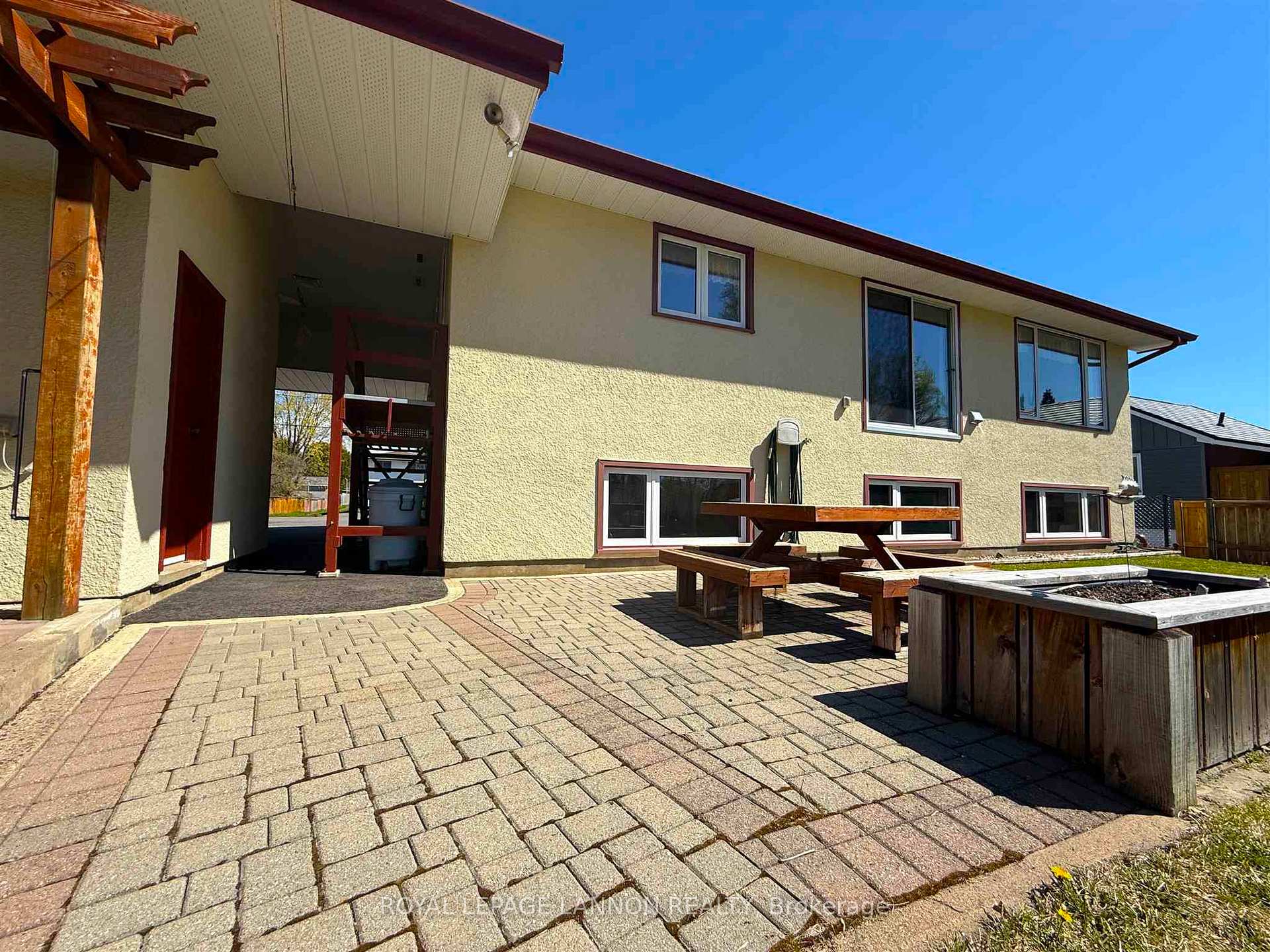 Photo 36 of 429 Elliott Street, Thunder Bay, Current River — HOMEH