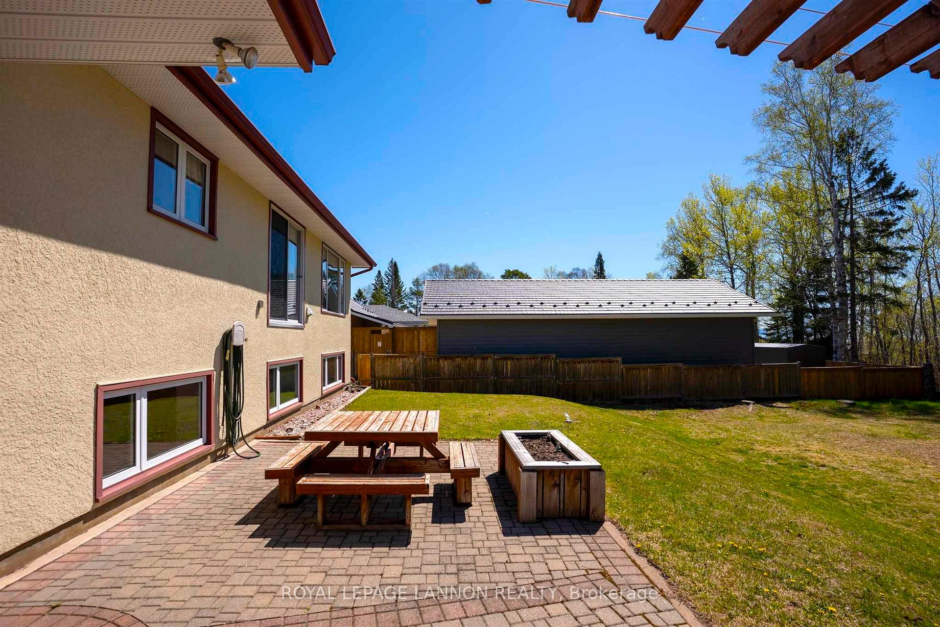 Photo 43 of 429 Elliott Street, Thunder Bay, Current River — HOMEH