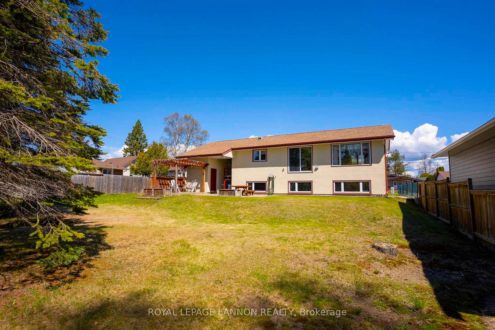 Photo 46 of 429 Elliott Street, Thunder Bay, Current River — HOMEH
