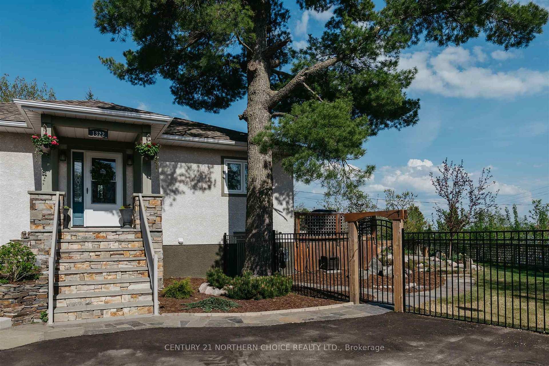 Photo 4 of 1322 Beach Road, Kenora, Keewatin — HOMEH