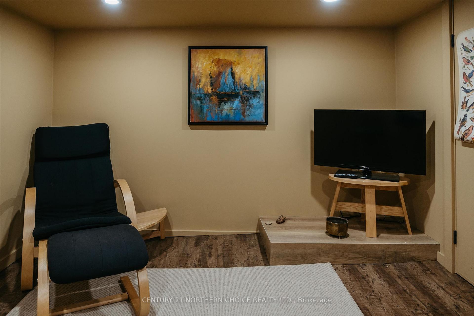 Photo 31 of 1322 Beach Road, Kenora, Keewatin — HOMEH