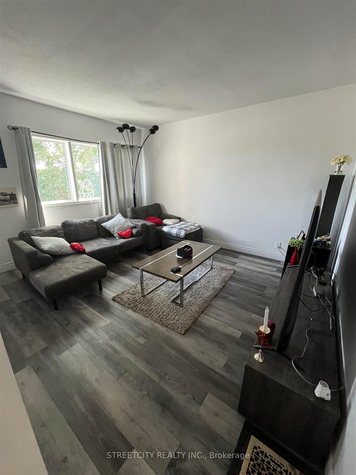 Photo 3 of 333 May Street S, Thunder Bay, Hyde Park — HOMEH