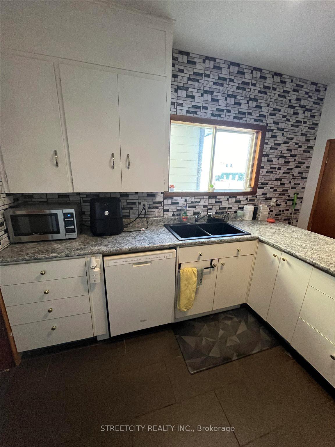Photo 6 of 333 May Street S, Thunder Bay, Hyde Park — HOMEH