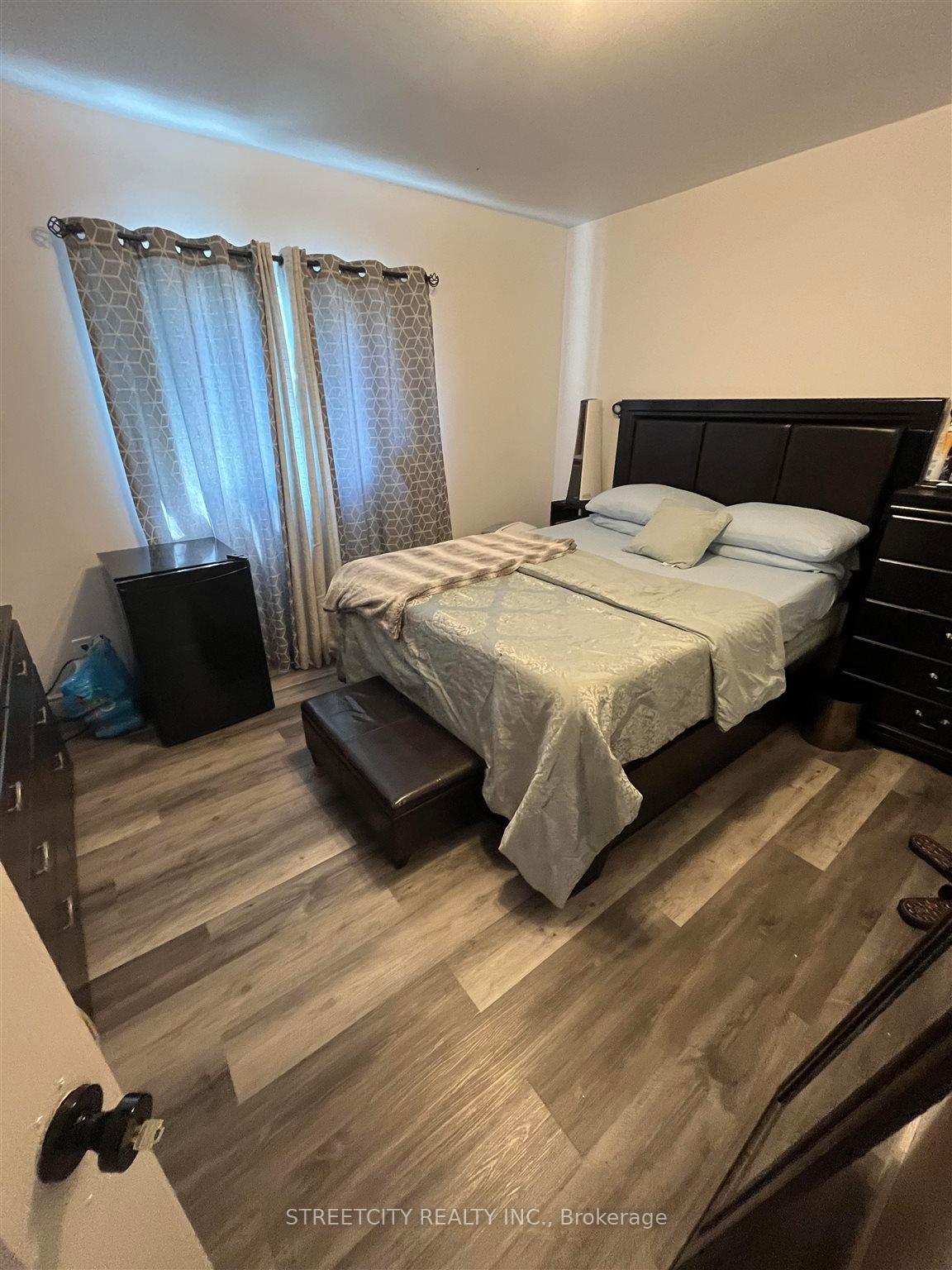 Photo 17 of 333 May Street S, Thunder Bay, Hyde Park — HOMEH