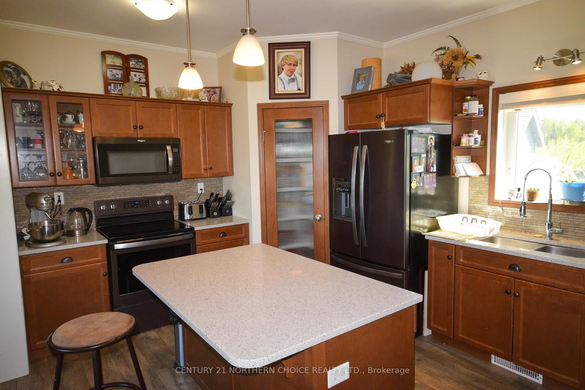 Photo 15 of 4 Lougheed Drive, Kenora, Keewatin North — HOMEH