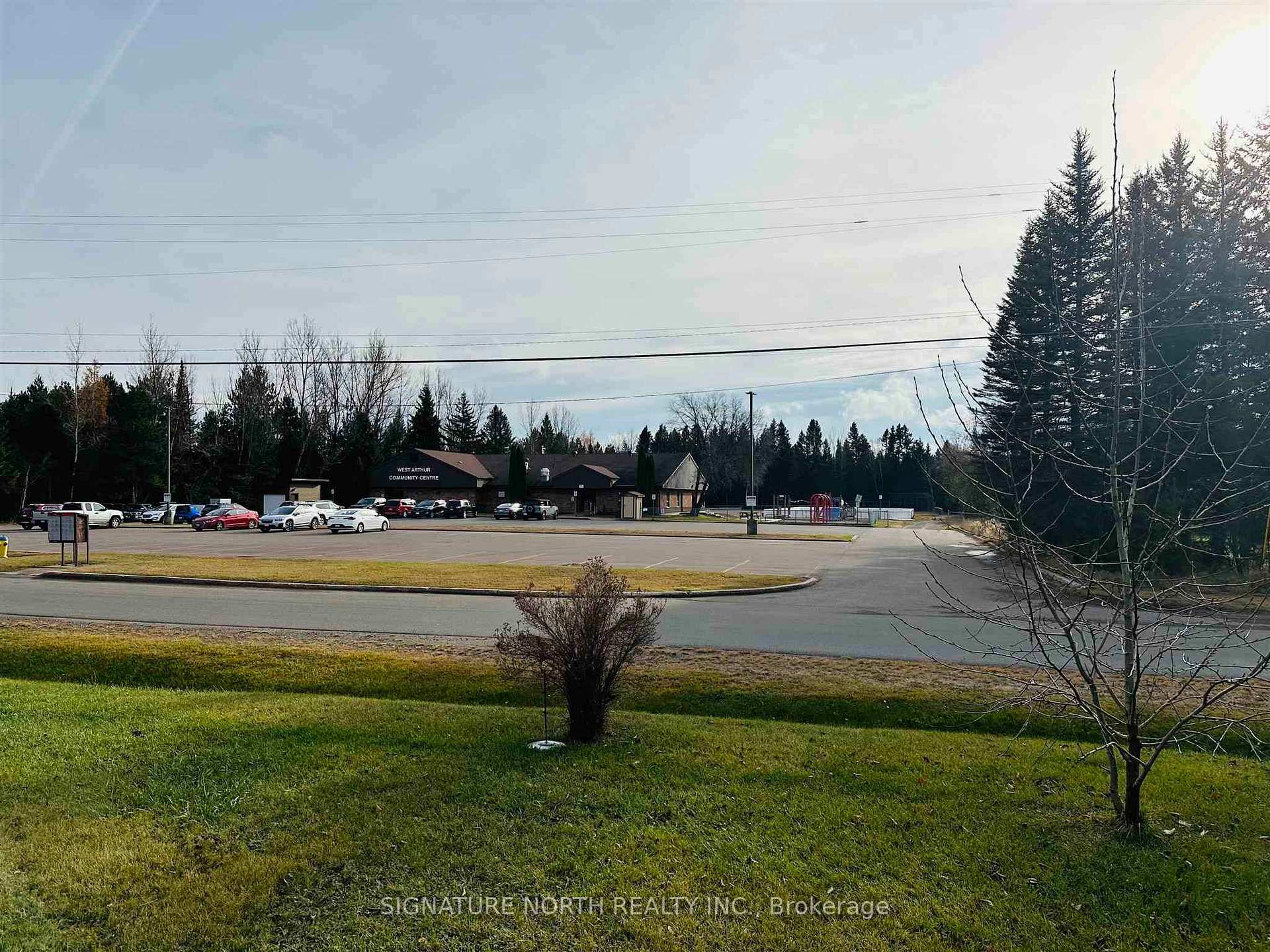 Photo 13 of 1925 Arthur Street W, Thunder Bay, Rosslyn Road — HOMEH