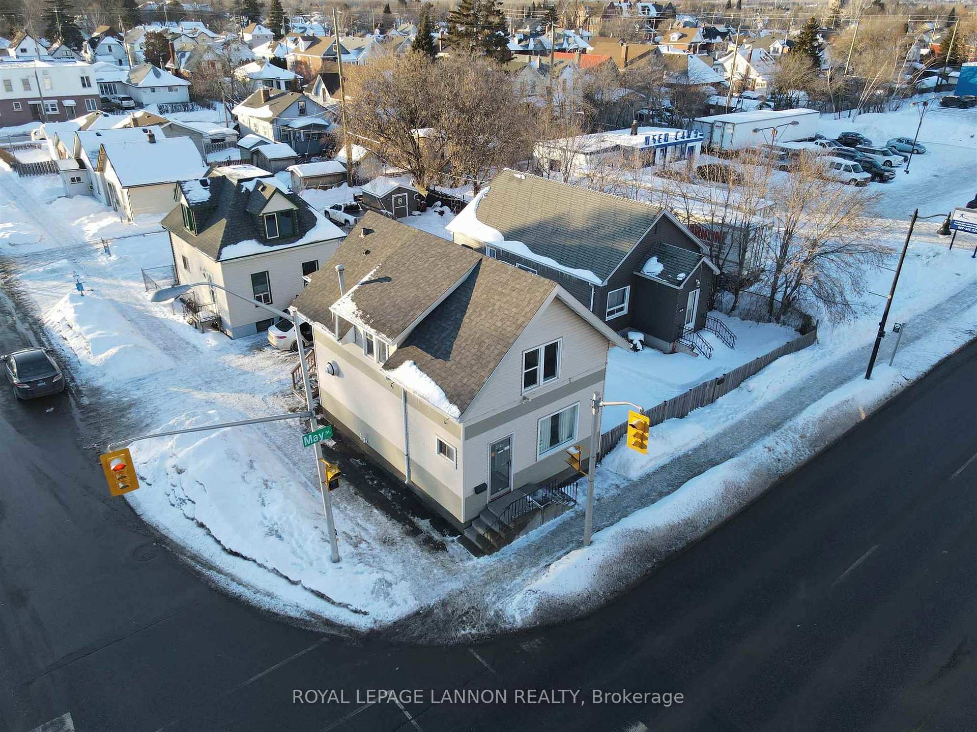 Photo 2 of 401 May Street N, Thunder Bay, McKeller Park — HOMEH