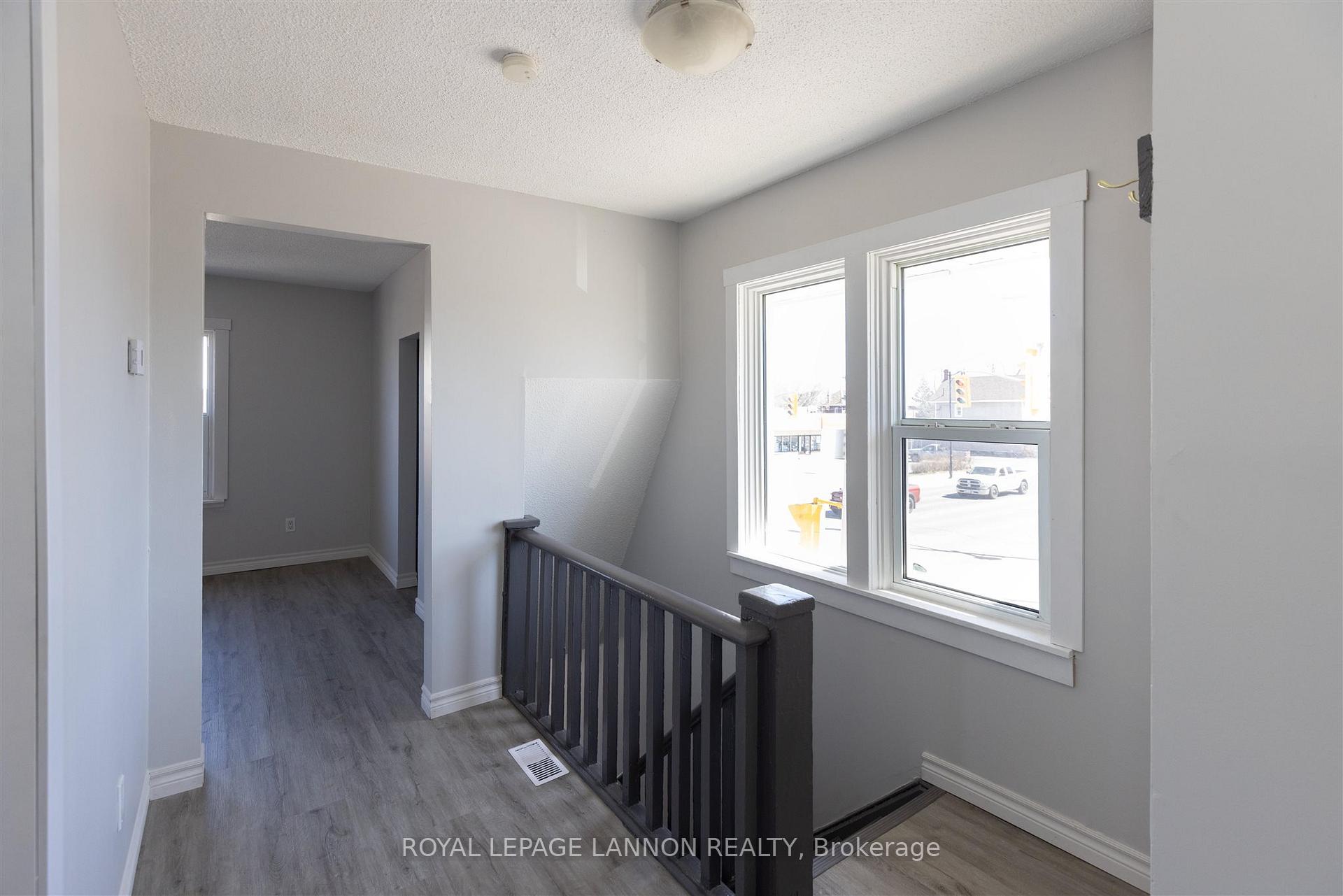 Photo 10 of 401 May Street N, Thunder Bay, McKeller Park — HOMEH