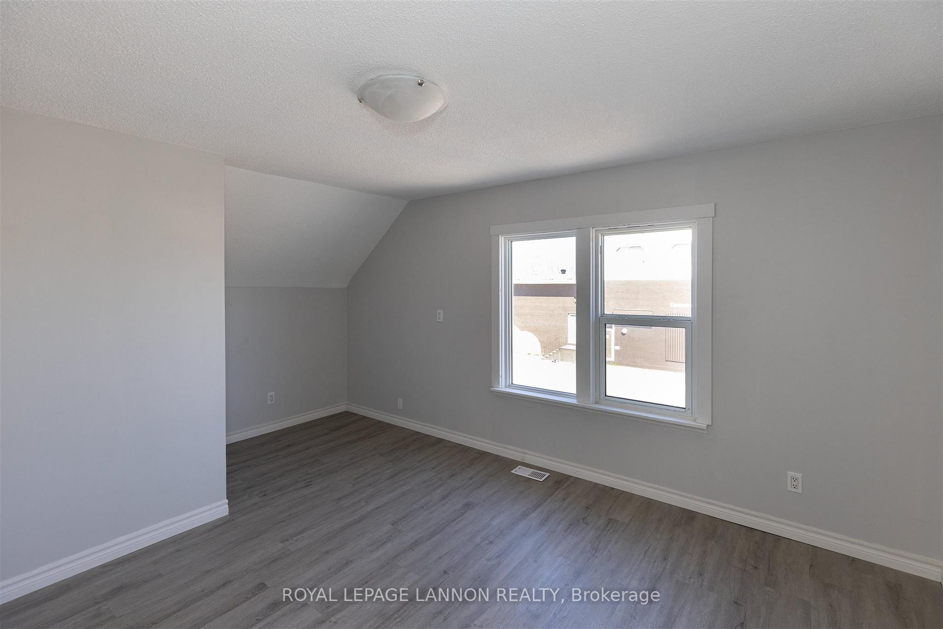 Photo 15 of 401 May Street N, Thunder Bay, McKeller Park — HOMEH
