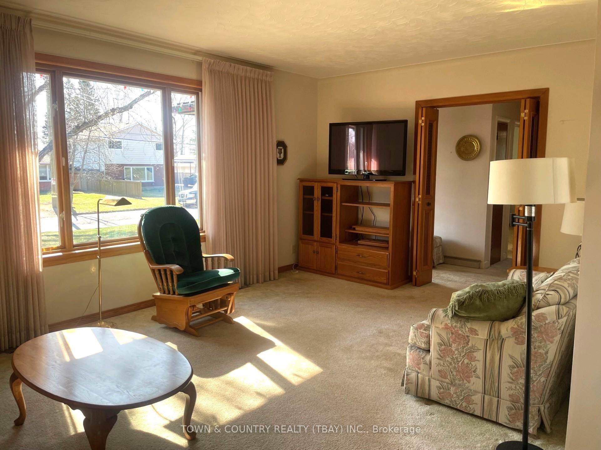 Photo 2 of 88 Strathcona Avenue, Thunder Bay, Current River — HOMEH