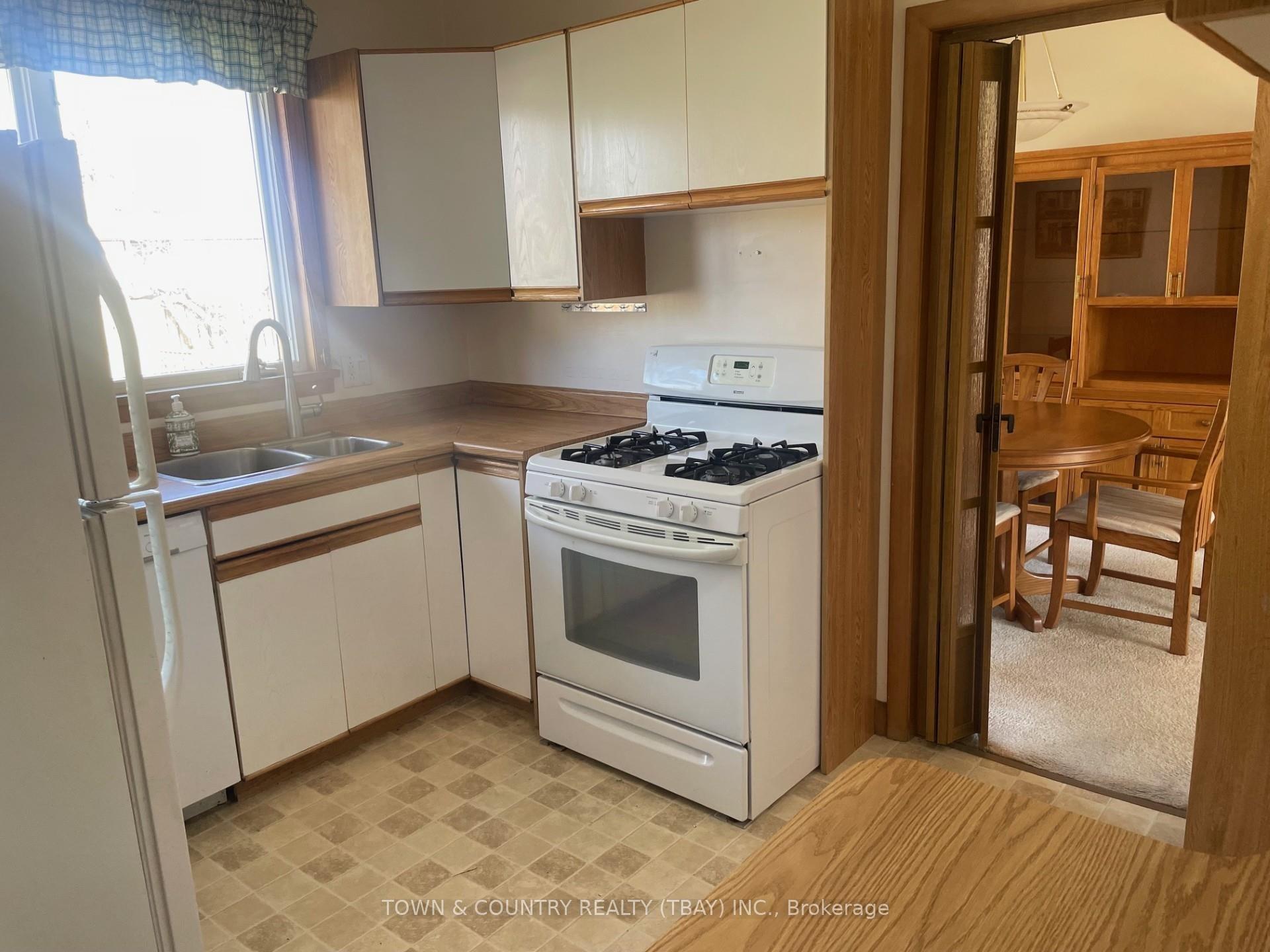 Photo 3 of 88 Strathcona Avenue, Thunder Bay, Current River — HOMEH