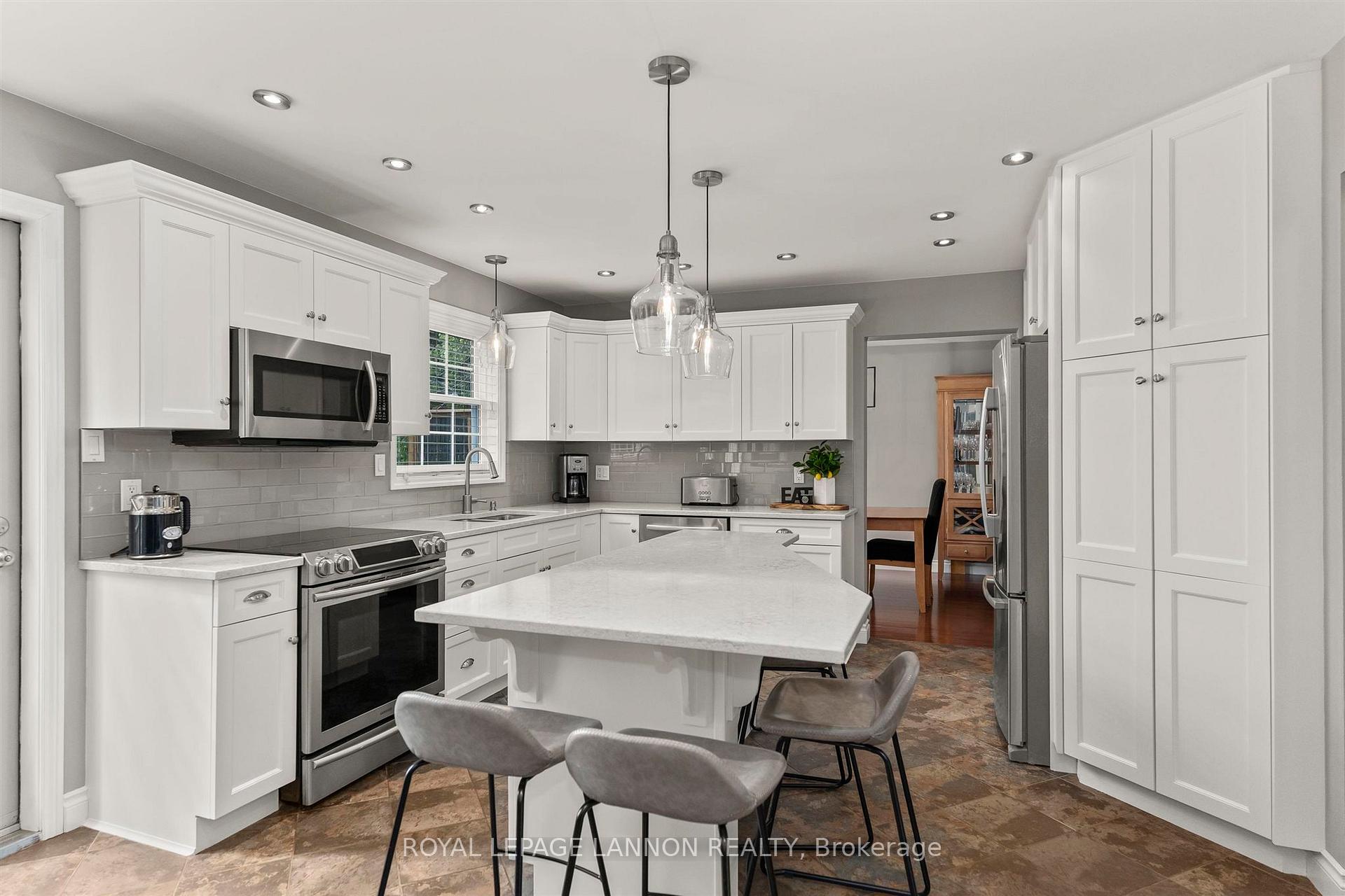 Photo 7 of 146 Iris Crescent, Thunder Bay, Dawson Heights — HOMEH