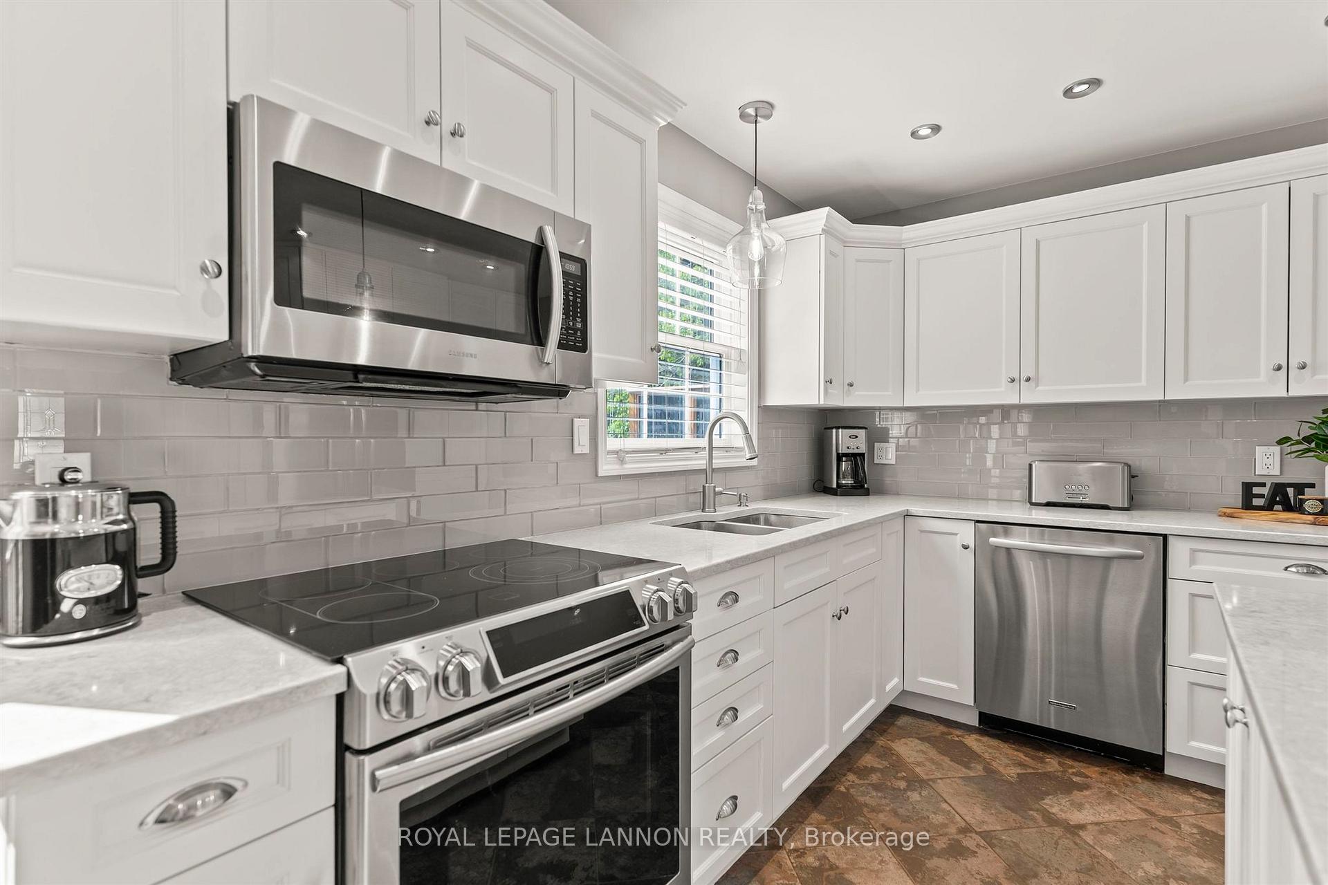 Photo 10 of 146 Iris Crescent, Thunder Bay, Dawson Heights — HOMEH