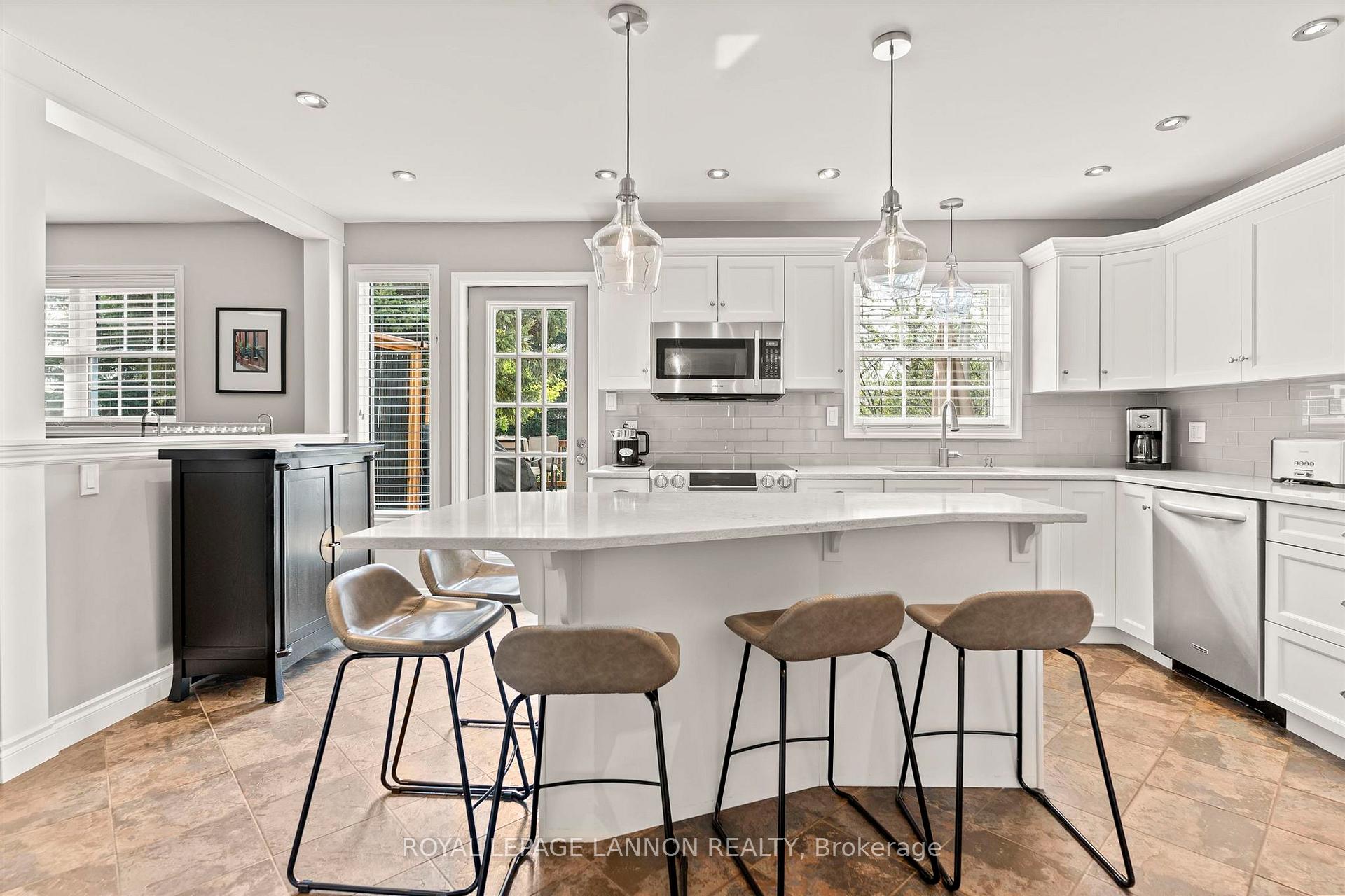 Photo 11 of 146 Iris Crescent, Thunder Bay, Dawson Heights — HOMEH