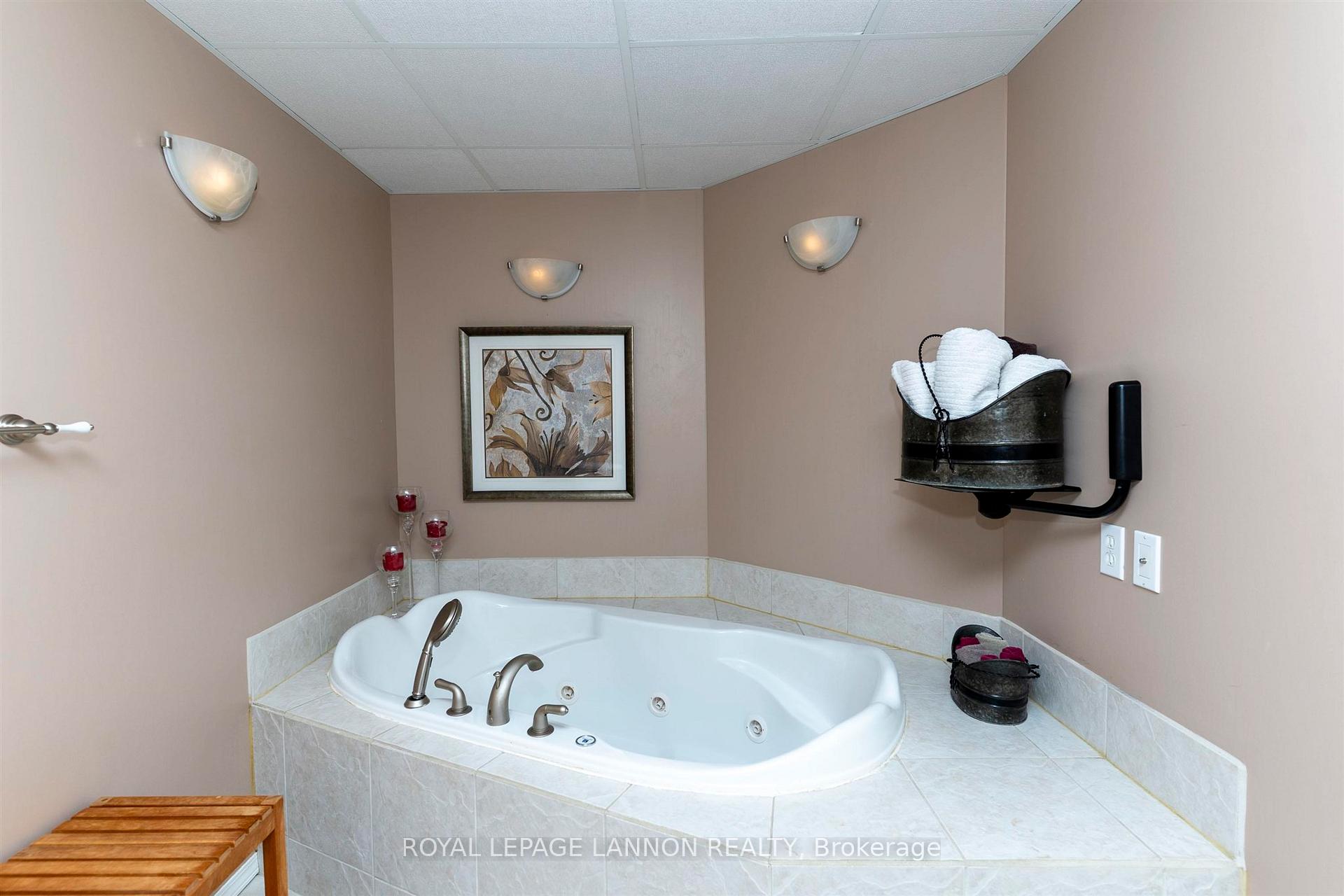 Photo 33 of 146 Iris Crescent, Thunder Bay, Dawson Heights — HOMEH