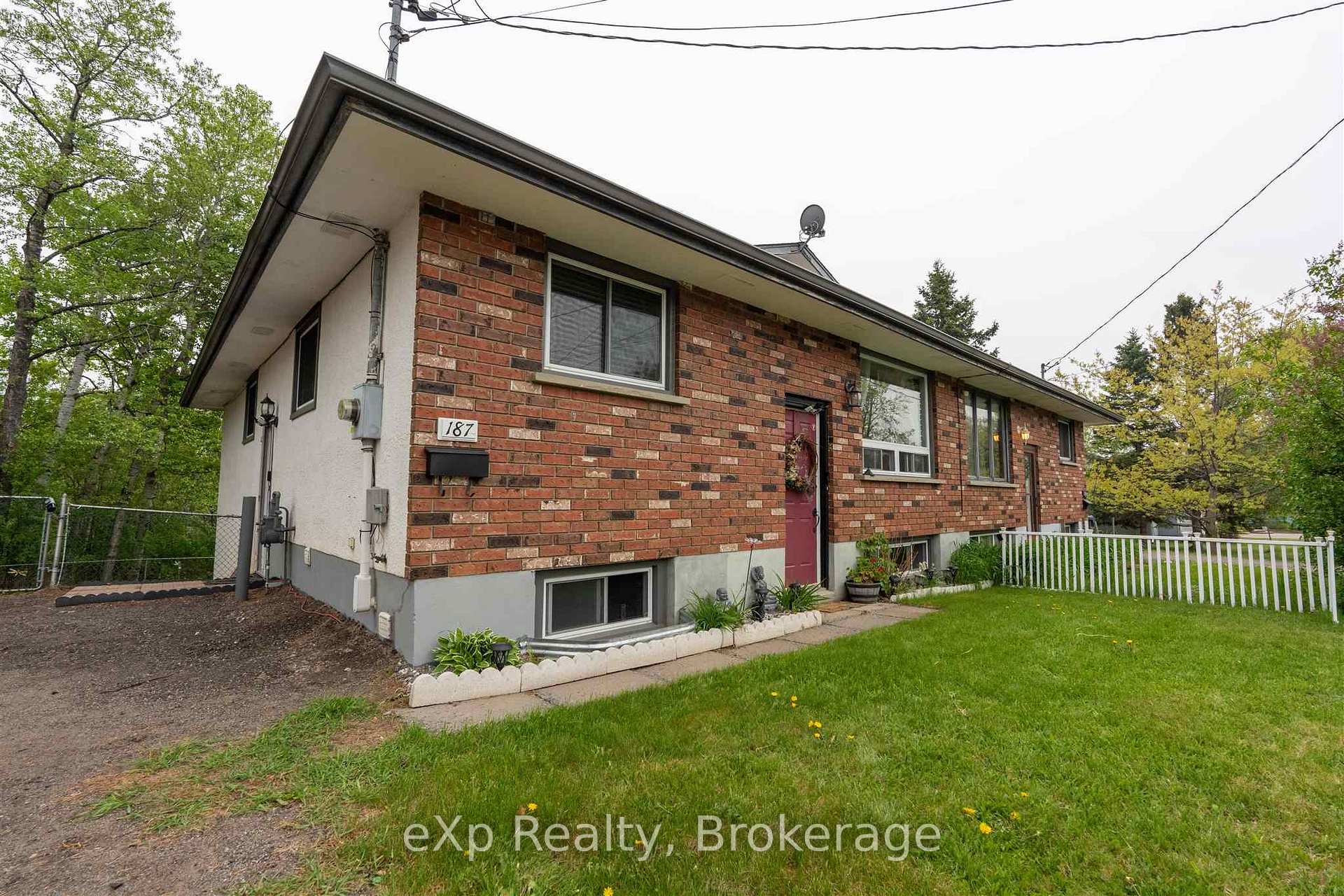 Photo 2 of 187 Brent Street, Thunder Bay, Shuniah — HOMEH