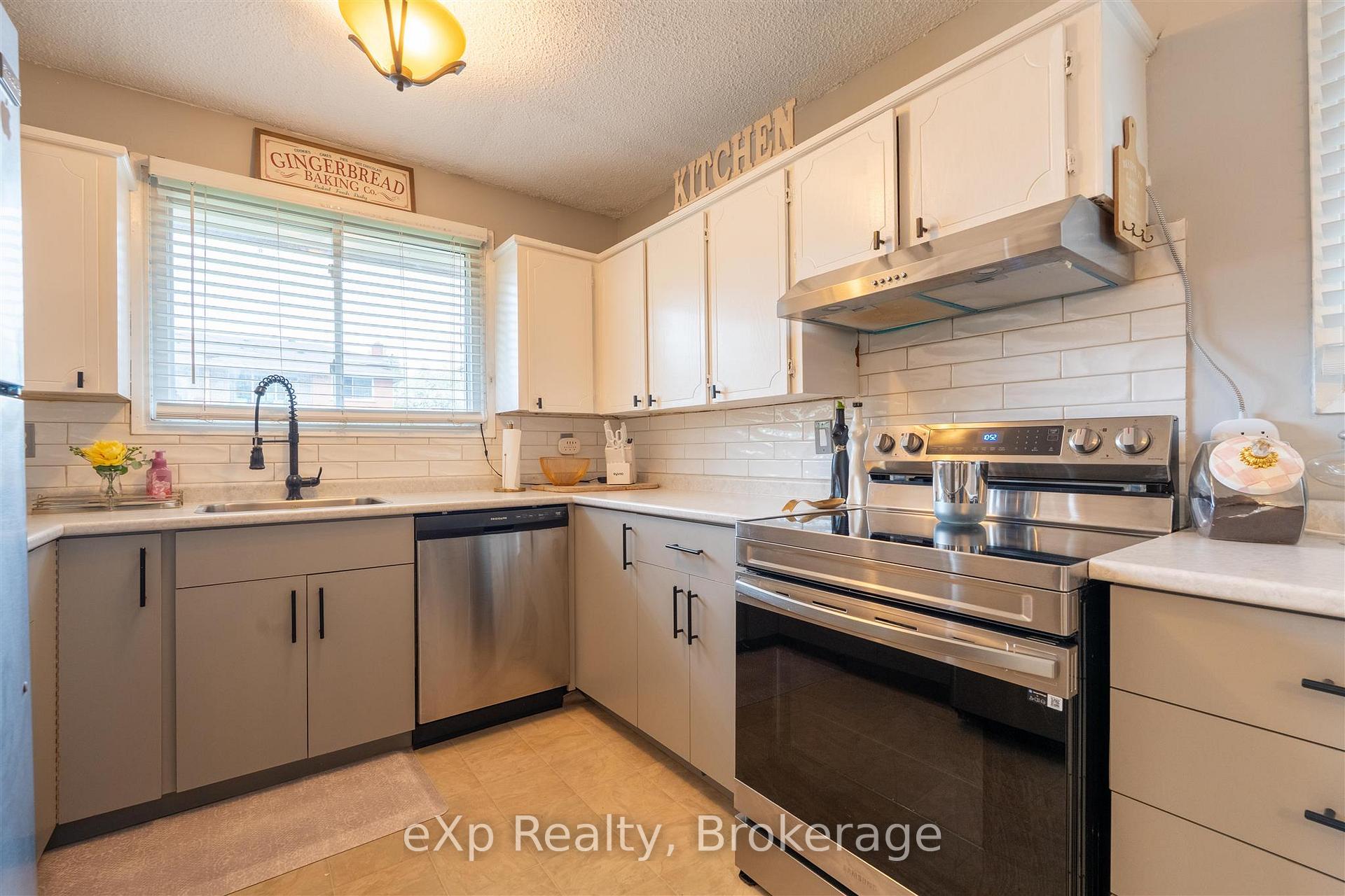 Photo 10 of 187 Brent Street, Thunder Bay, Shuniah — HOMEH
