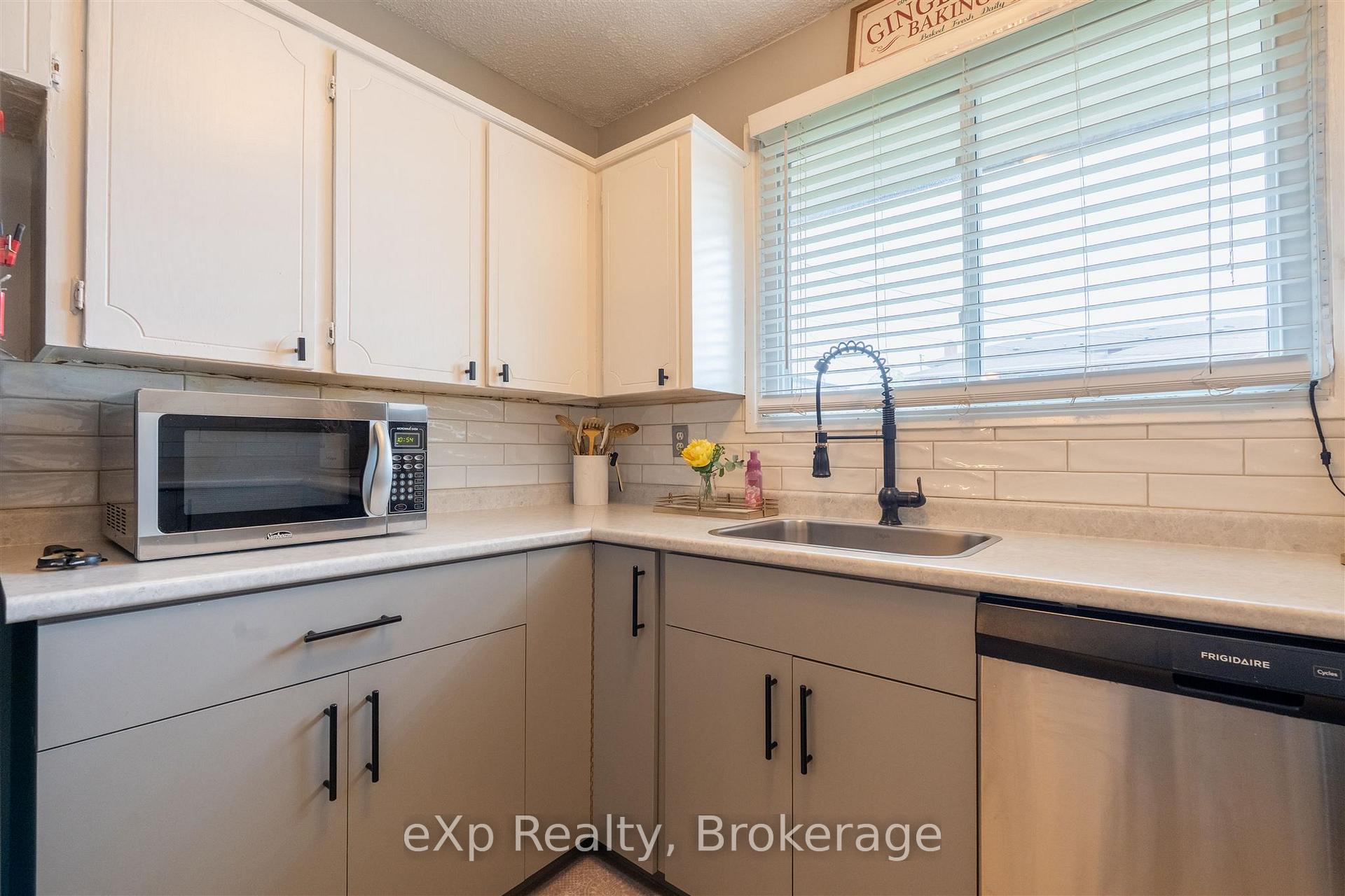 Photo 12 of 187 Brent Street, Thunder Bay, Shuniah — HOMEH