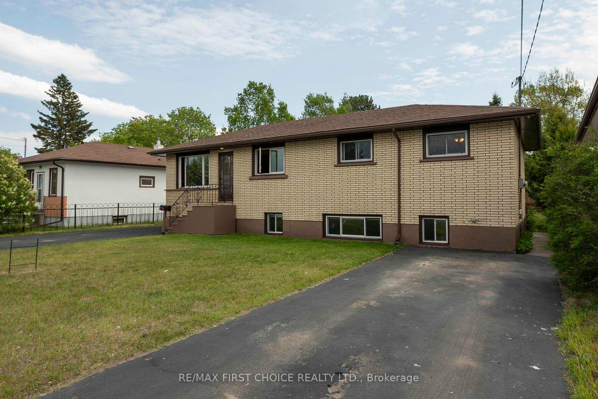 Photo 3 of 427 Adams Street, Thunder Bay, Current River — HOMEH