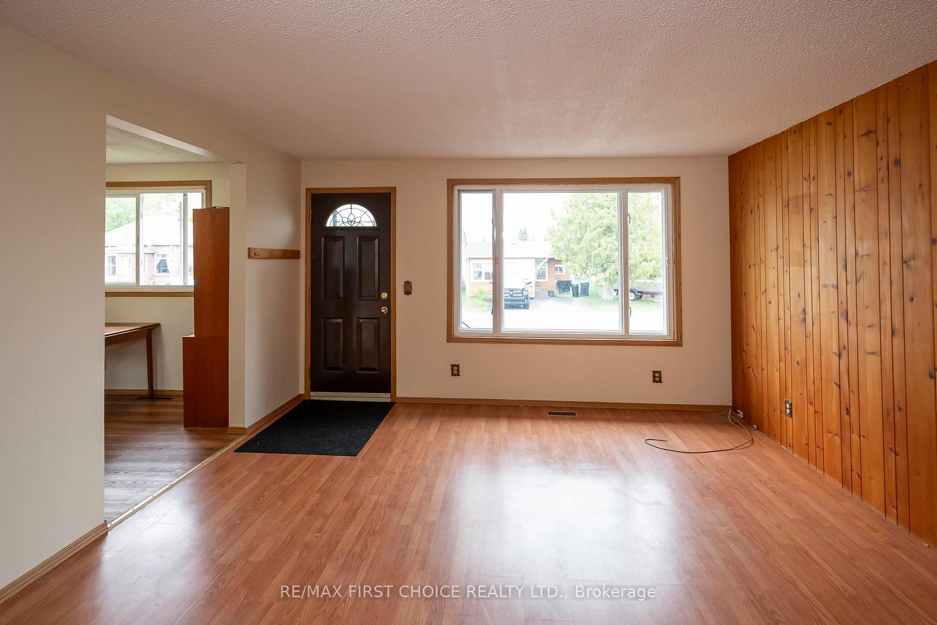 Photo 4 of 427 Adams Street, Thunder Bay, Current River — HOMEH