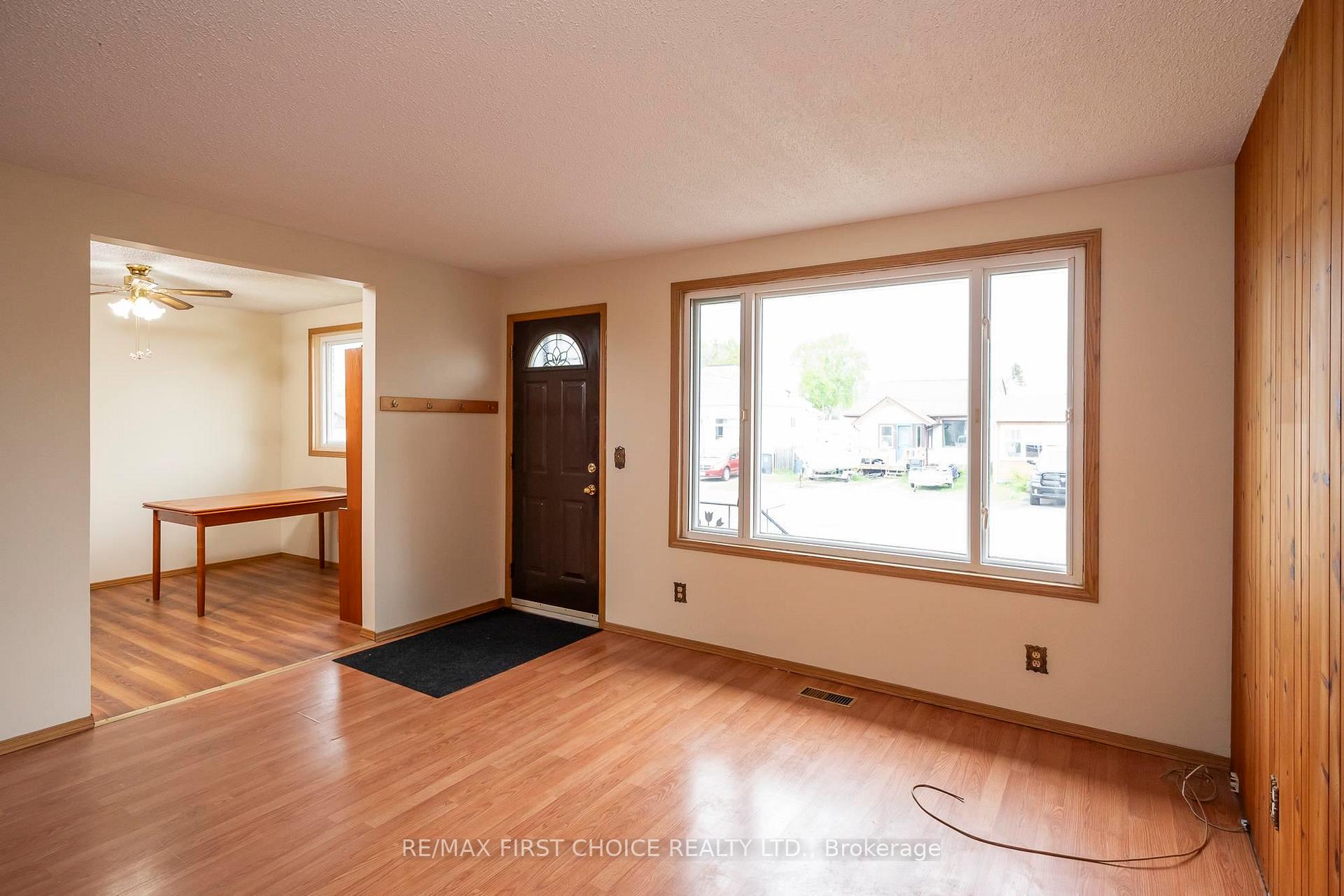 Photo 5 of 427 Adams Street, Thunder Bay, Current River — HOMEH