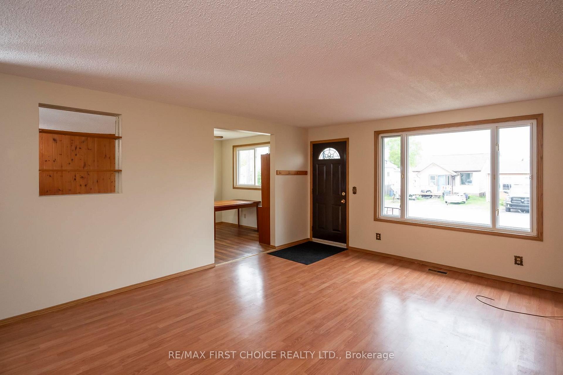 Photo 6 of 427 Adams Street, Thunder Bay, Current River — HOMEH