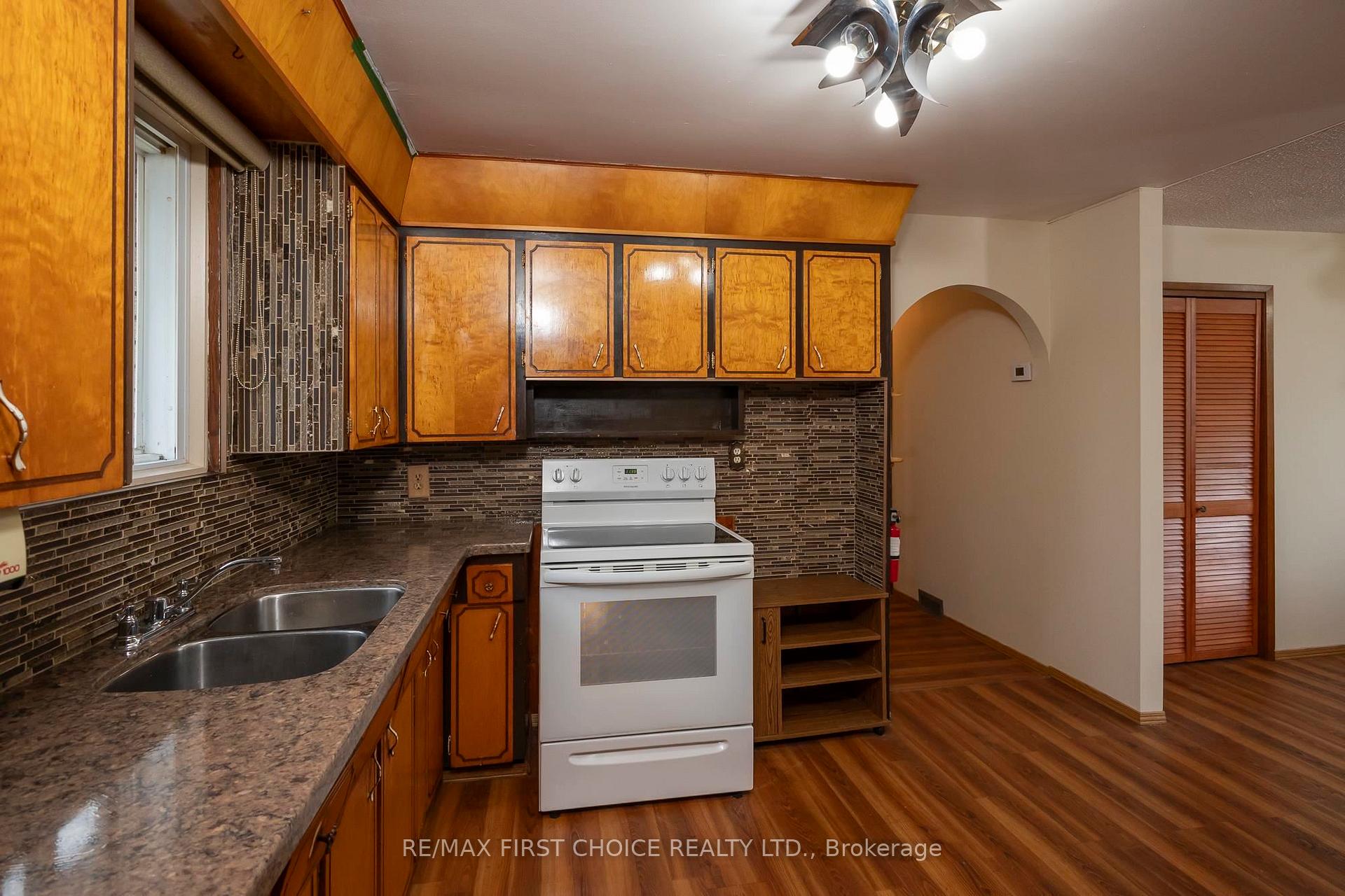 Photo 12 of 427 Adams Street, Thunder Bay, Current River — HOMEH
