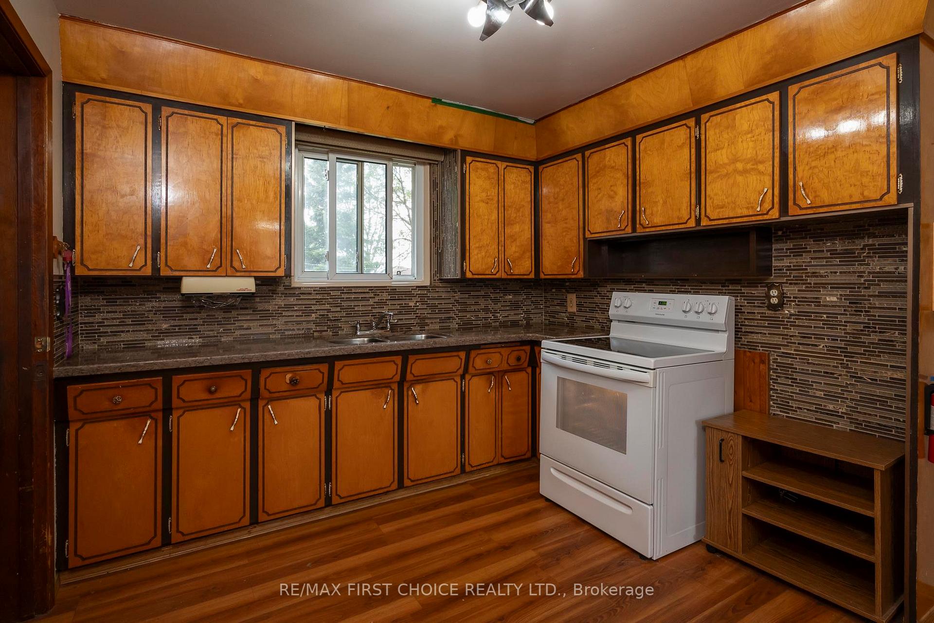 Photo 13 of 427 Adams Street, Thunder Bay, Current River — HOMEH