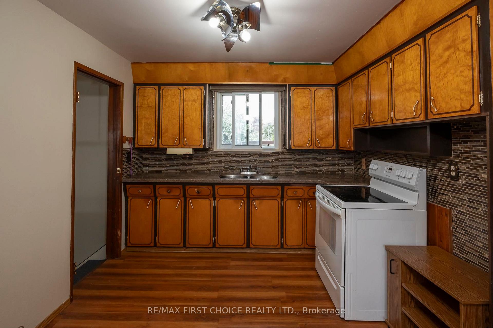 Photo 14 of 427 Adams Street, Thunder Bay, Current River — HOMEH