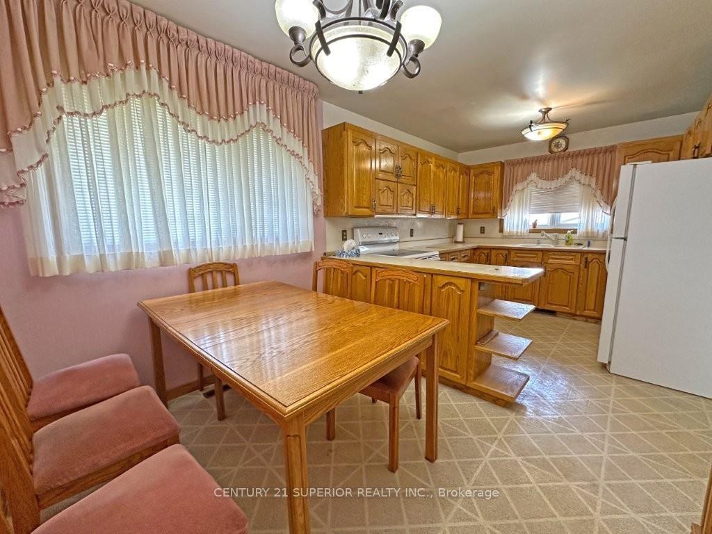 Photo 13 of 139 Gordon Street, Thunder Bay, Green Acres — HOMEH