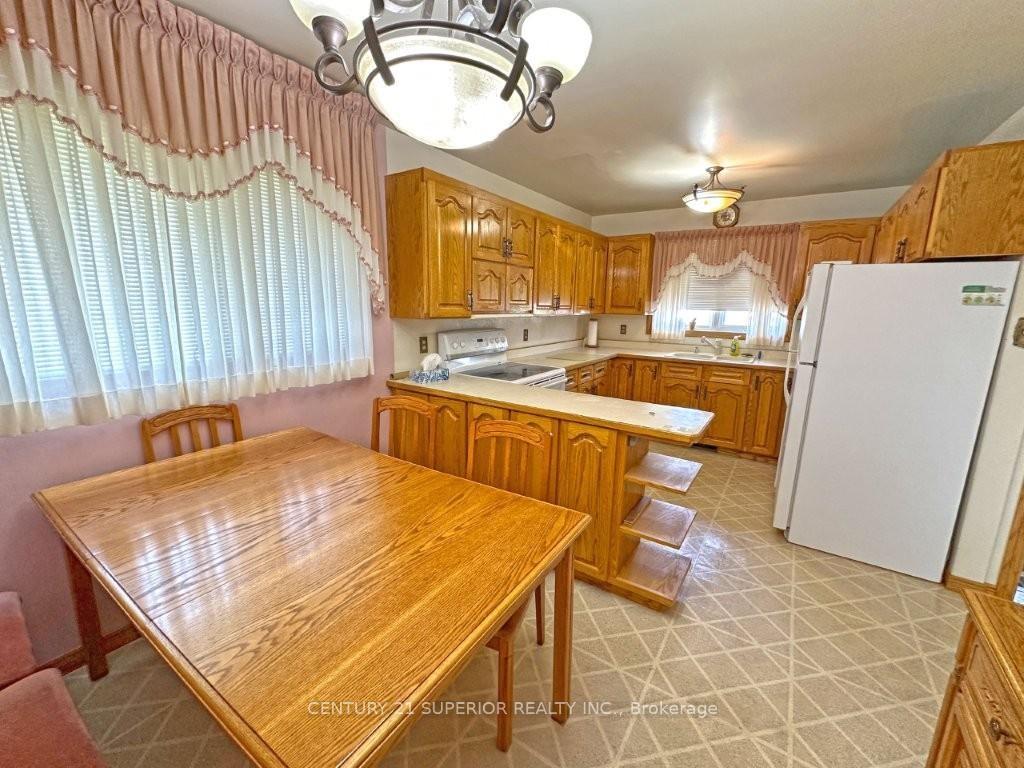 Photo 15 of 139 Gordon Street, Thunder Bay, Green Acres — HOMEH