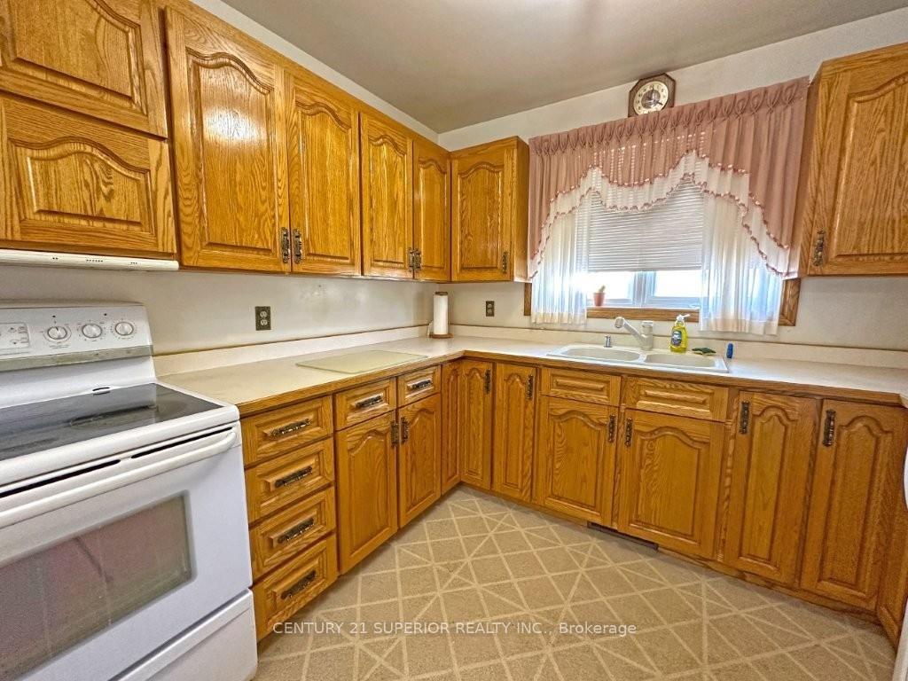 Photo 17 of 139 Gordon Street, Thunder Bay, Green Acres — HOMEH
