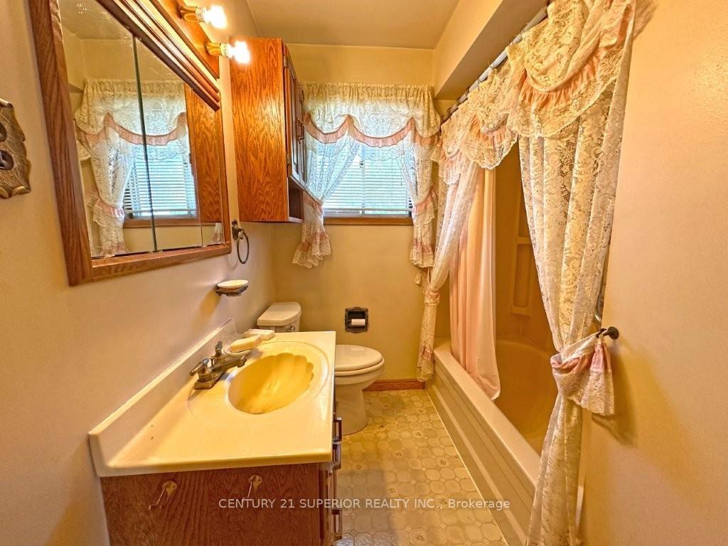 Photo 19 of 139 Gordon Street, Thunder Bay, Green Acres — HOMEH