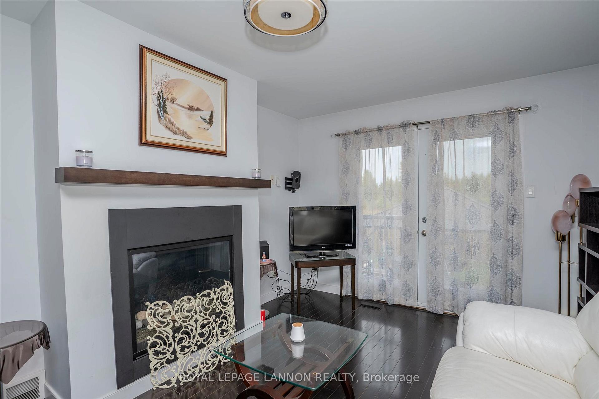 Photo 4 of 723 Weiler Boulevard, Thunder Bay, Parkdale — HOMEH