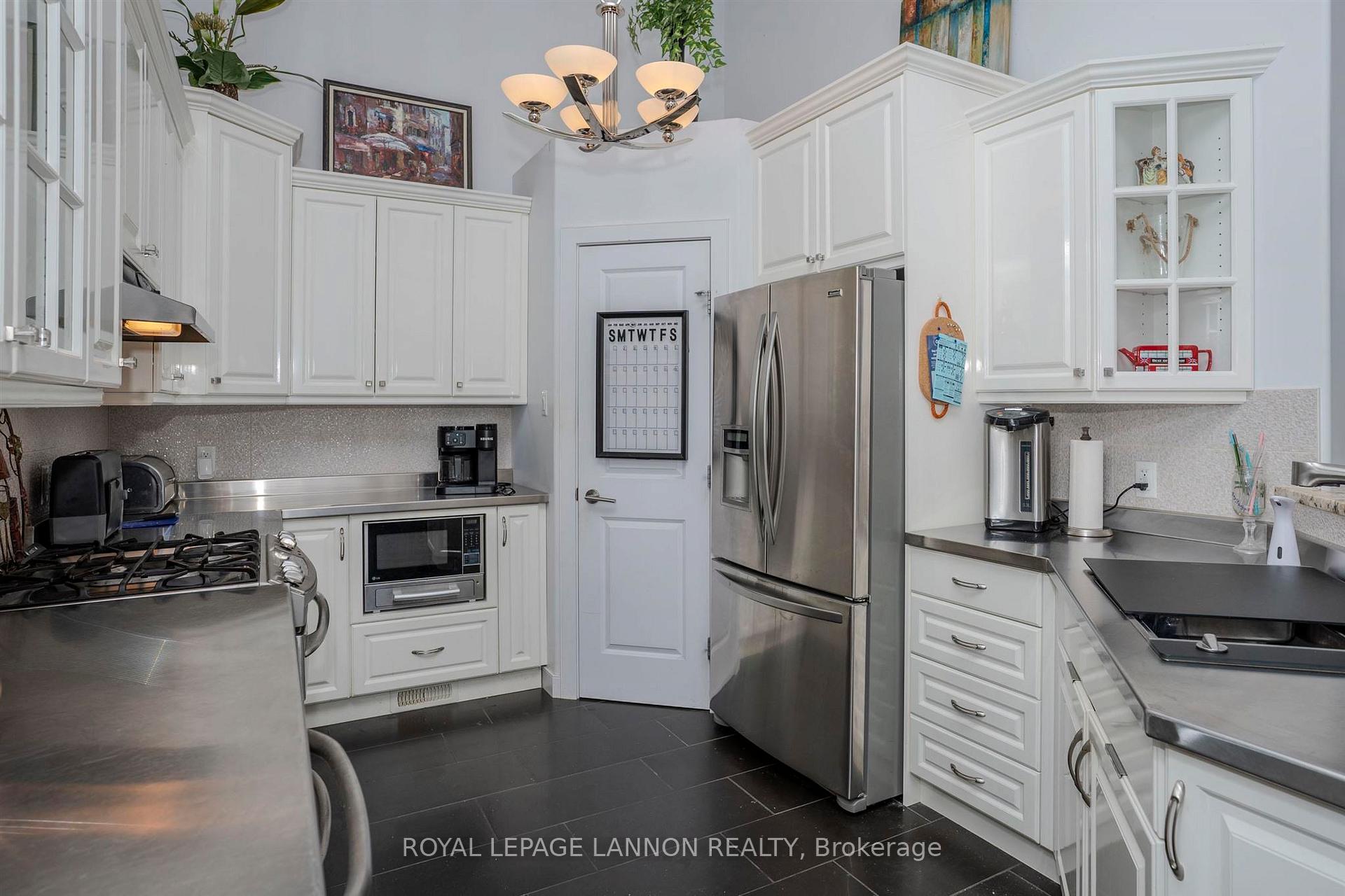 Photo 5 of 723 Weiler Boulevard, Thunder Bay, Parkdale — HOMEH