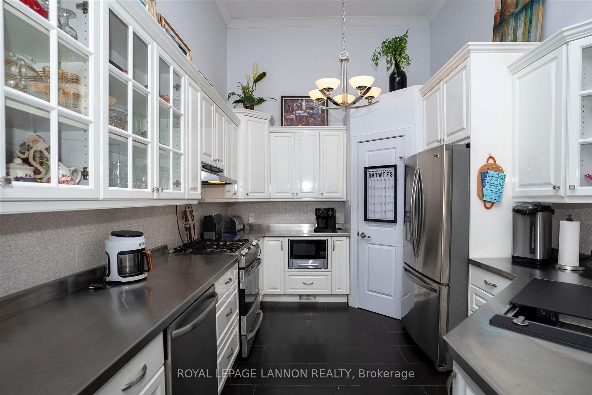 Photo 6 of 723 Weiler Boulevard, Thunder Bay, Parkdale — HOMEH