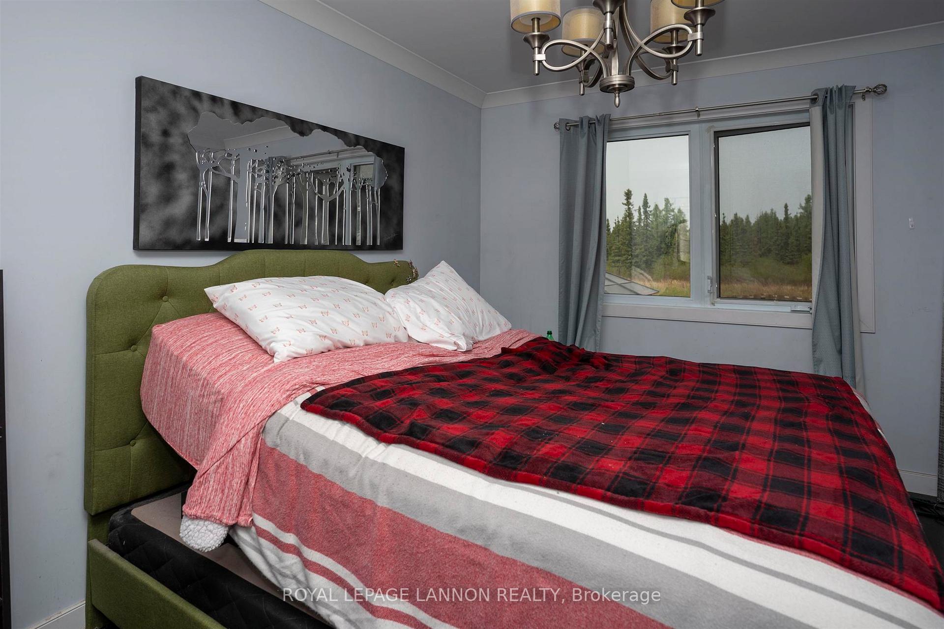 Photo 11 of 723 Weiler Boulevard, Thunder Bay, Parkdale — HOMEH