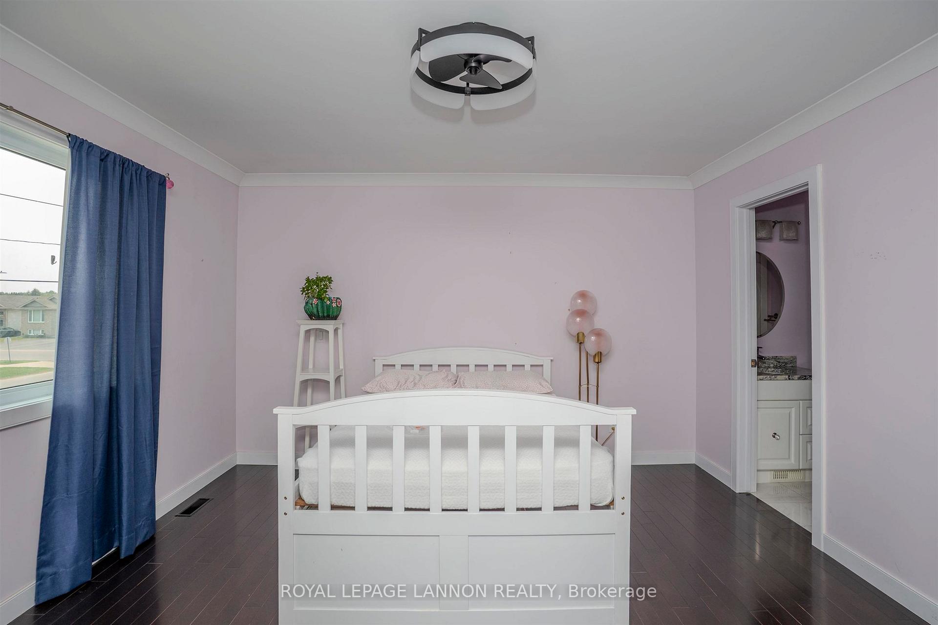 Photo 17 of 723 Weiler Boulevard, Thunder Bay, Parkdale — HOMEH