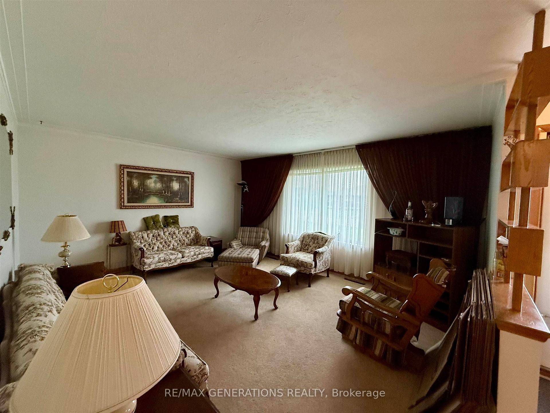 Photo 2 of 418 Heather Crescent, Thunder Bay, Green Acres — HOMEH